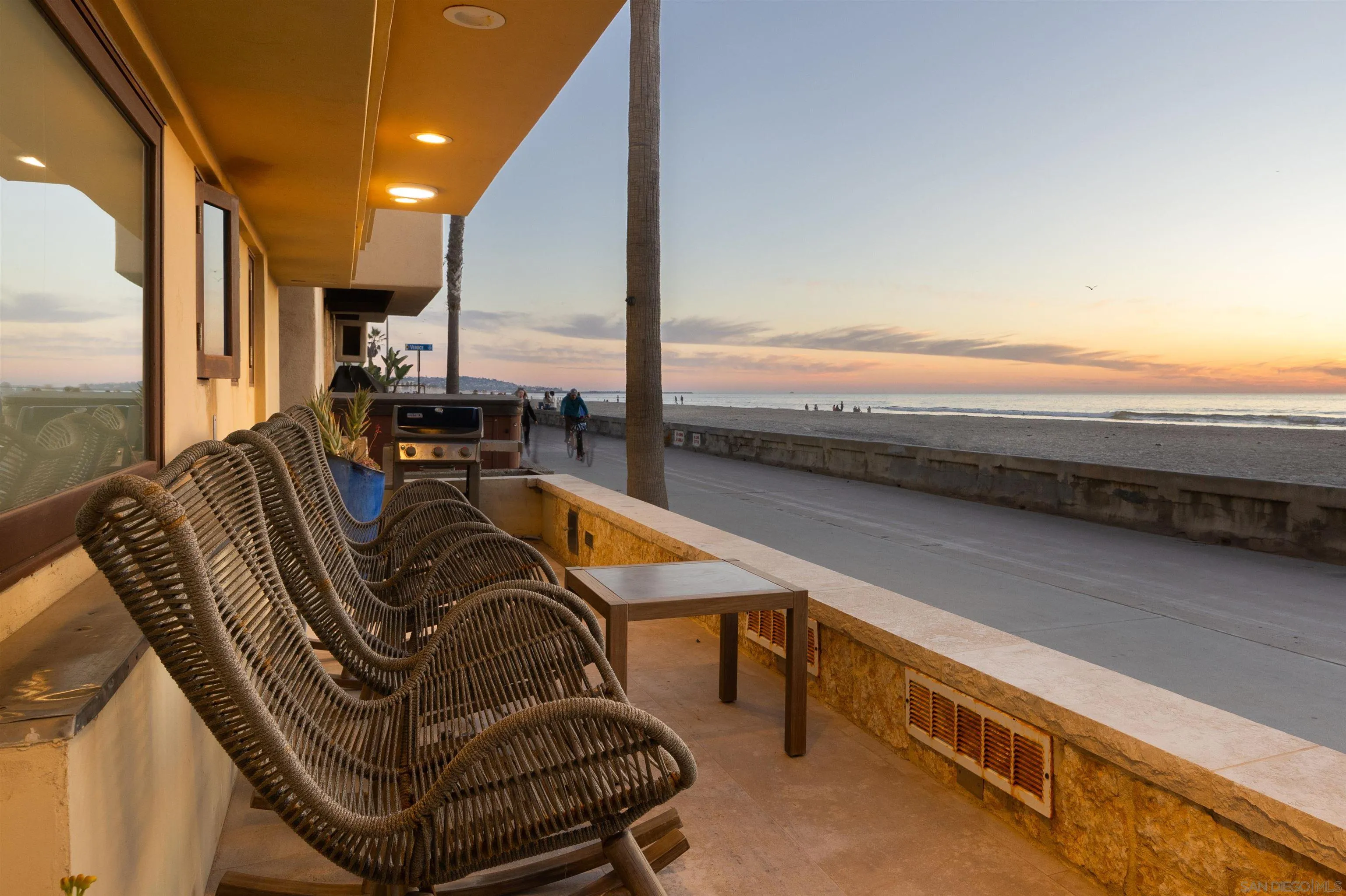 3921 Ocean Front Walk