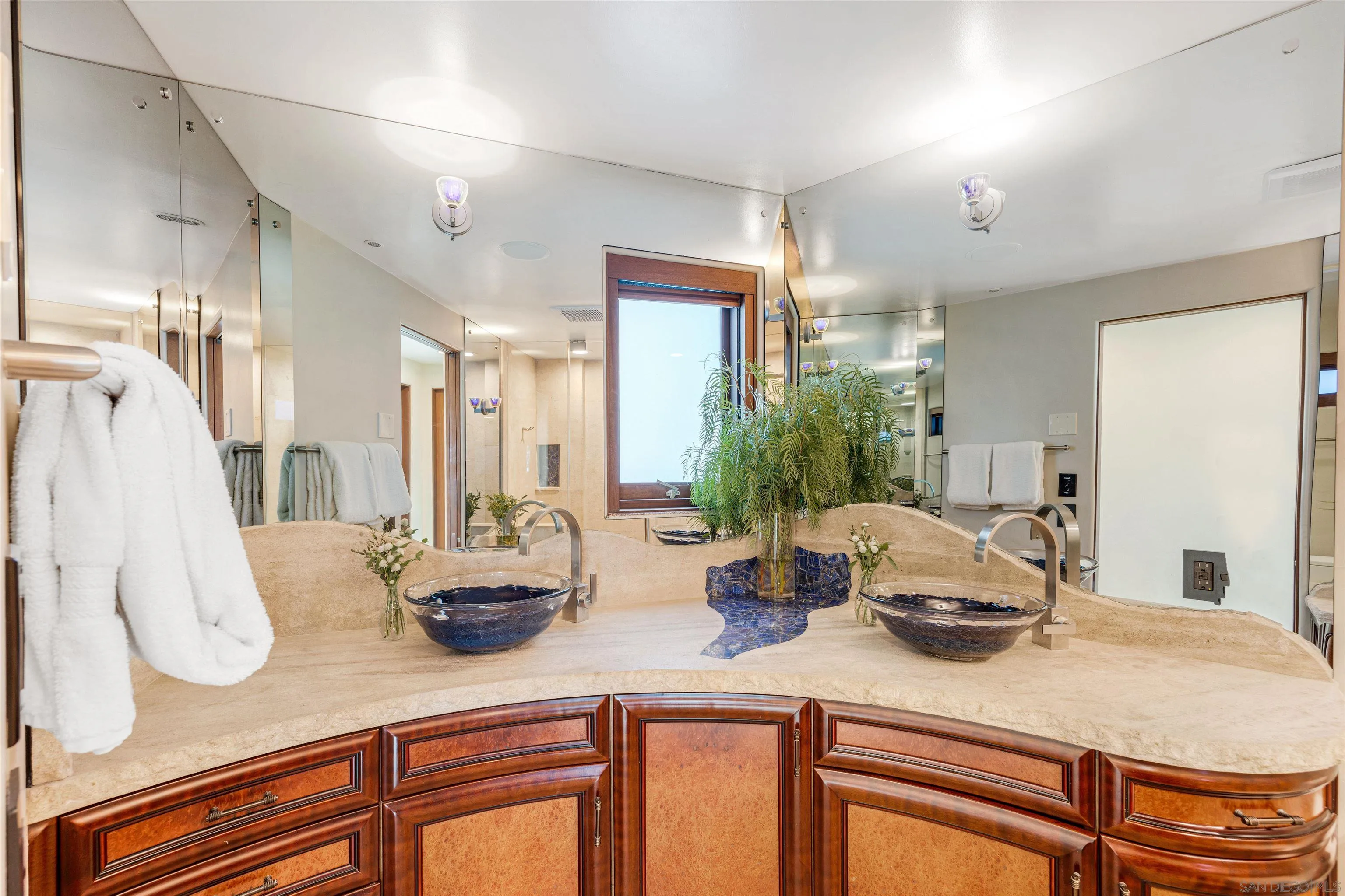 3921 Ocean Front Walk