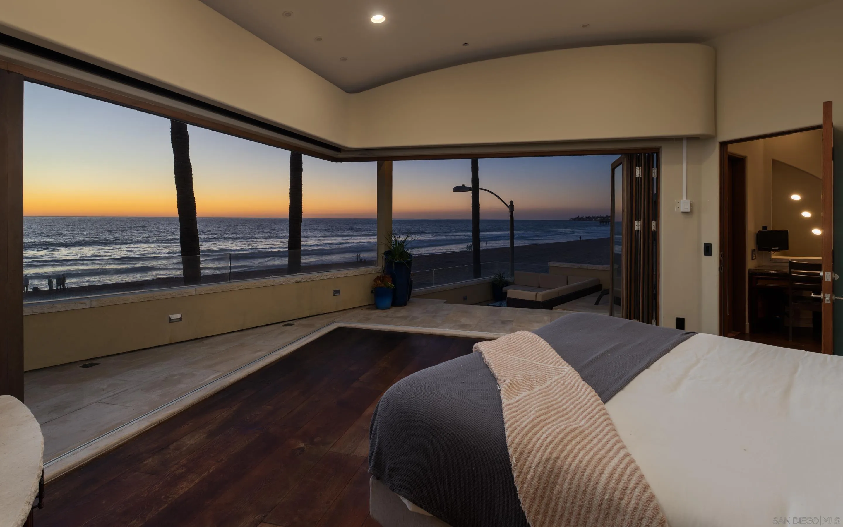 3921 Ocean Front Walk