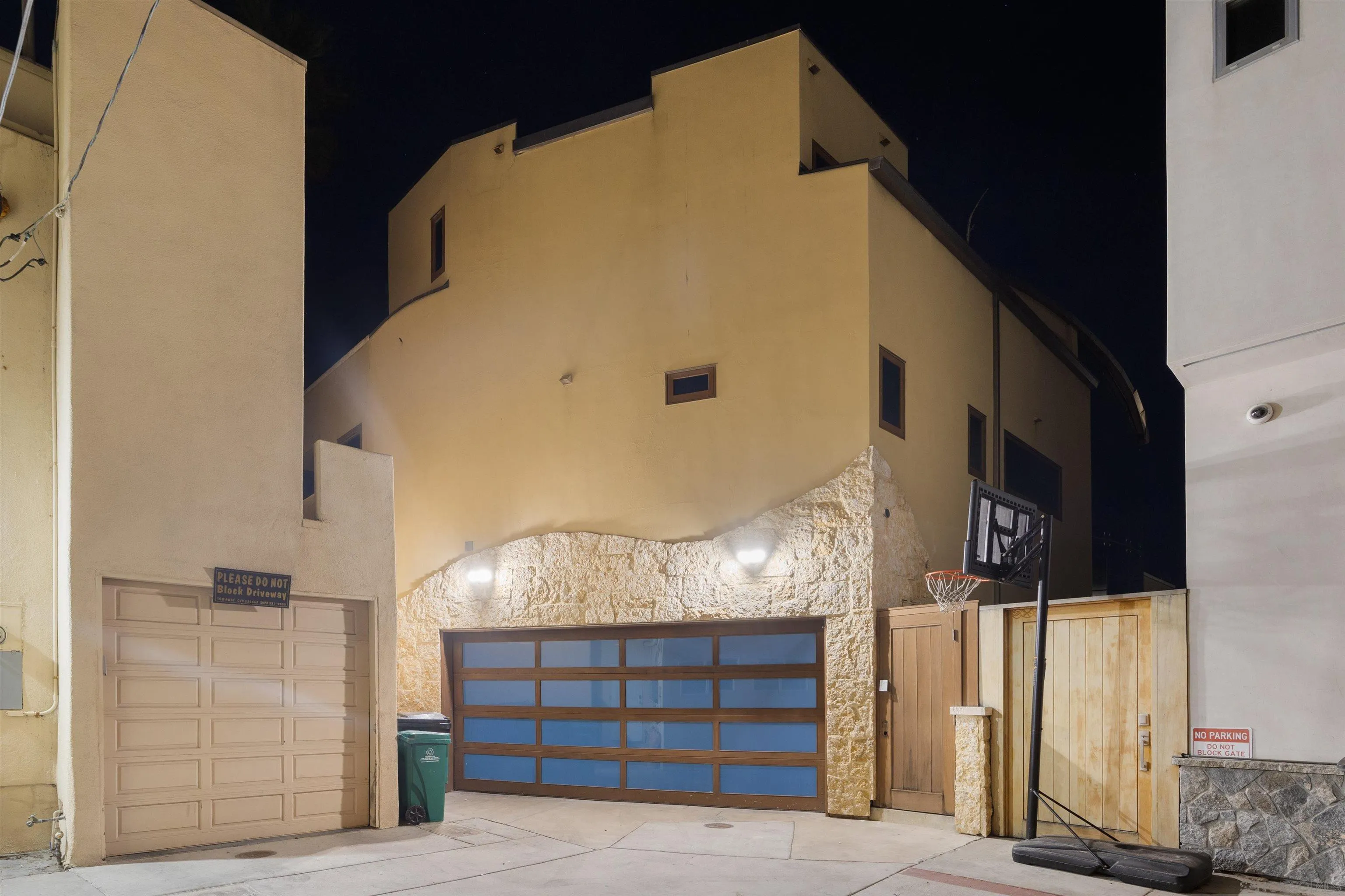 3921 Ocean Front Walk