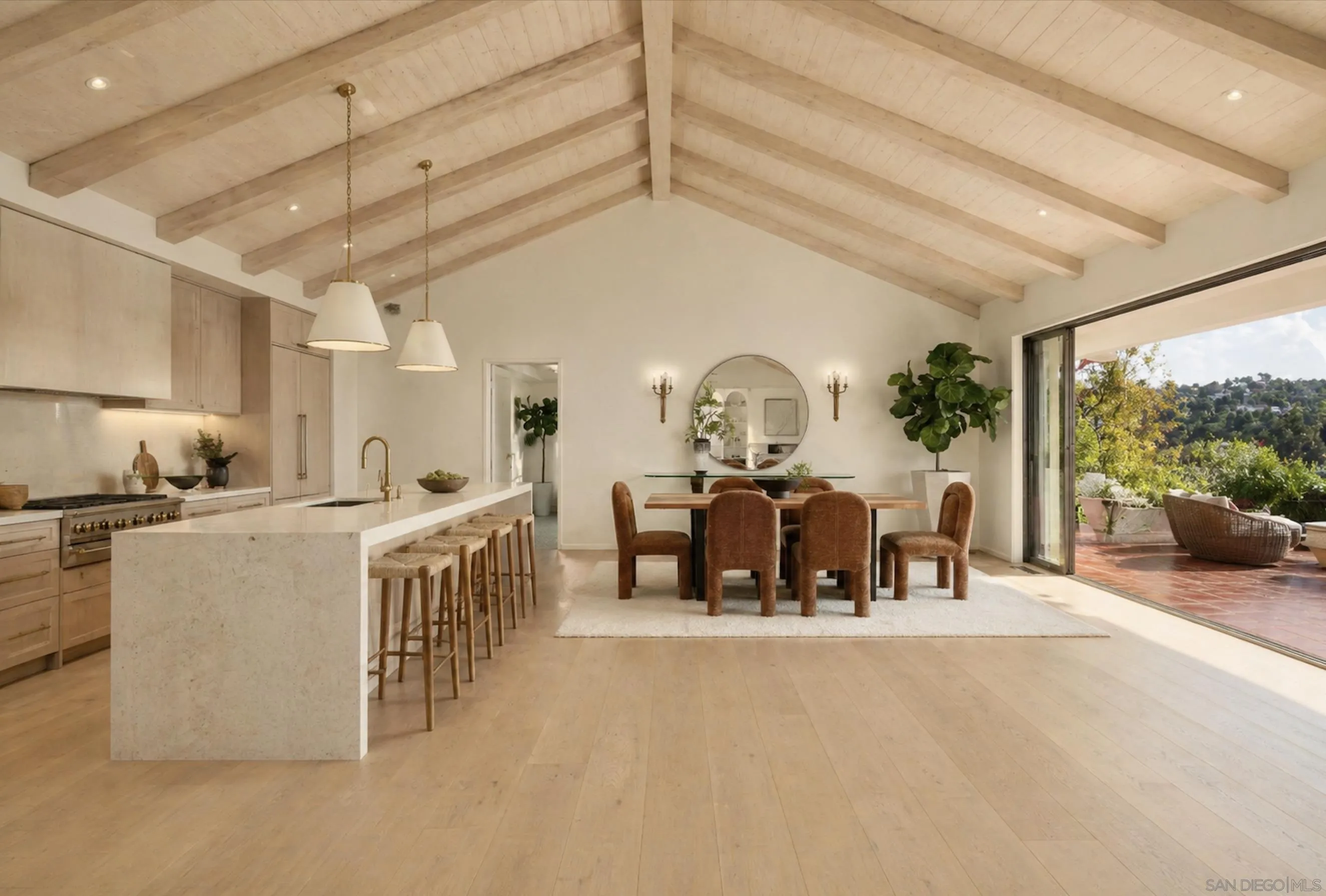 2586 Calle Del Oro
