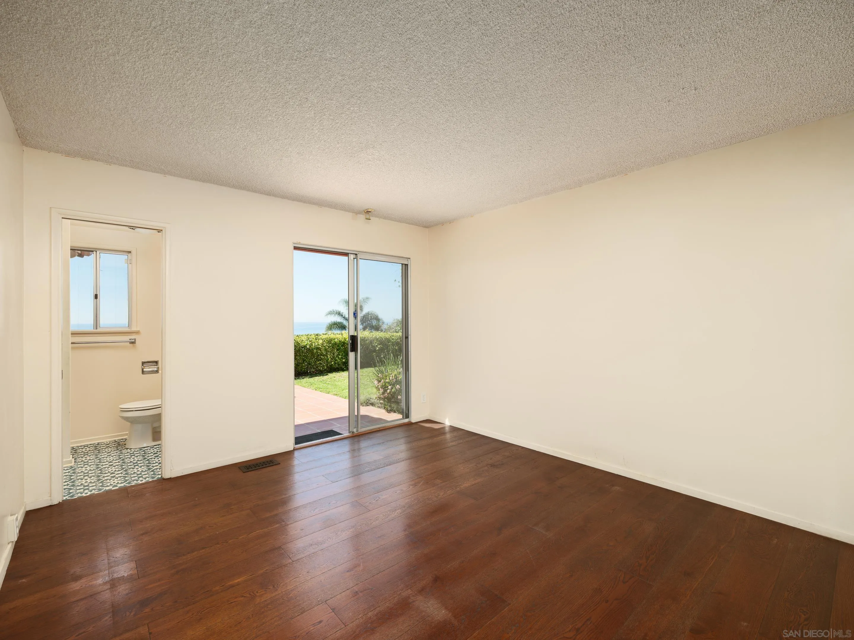2586 Calle Del Oro