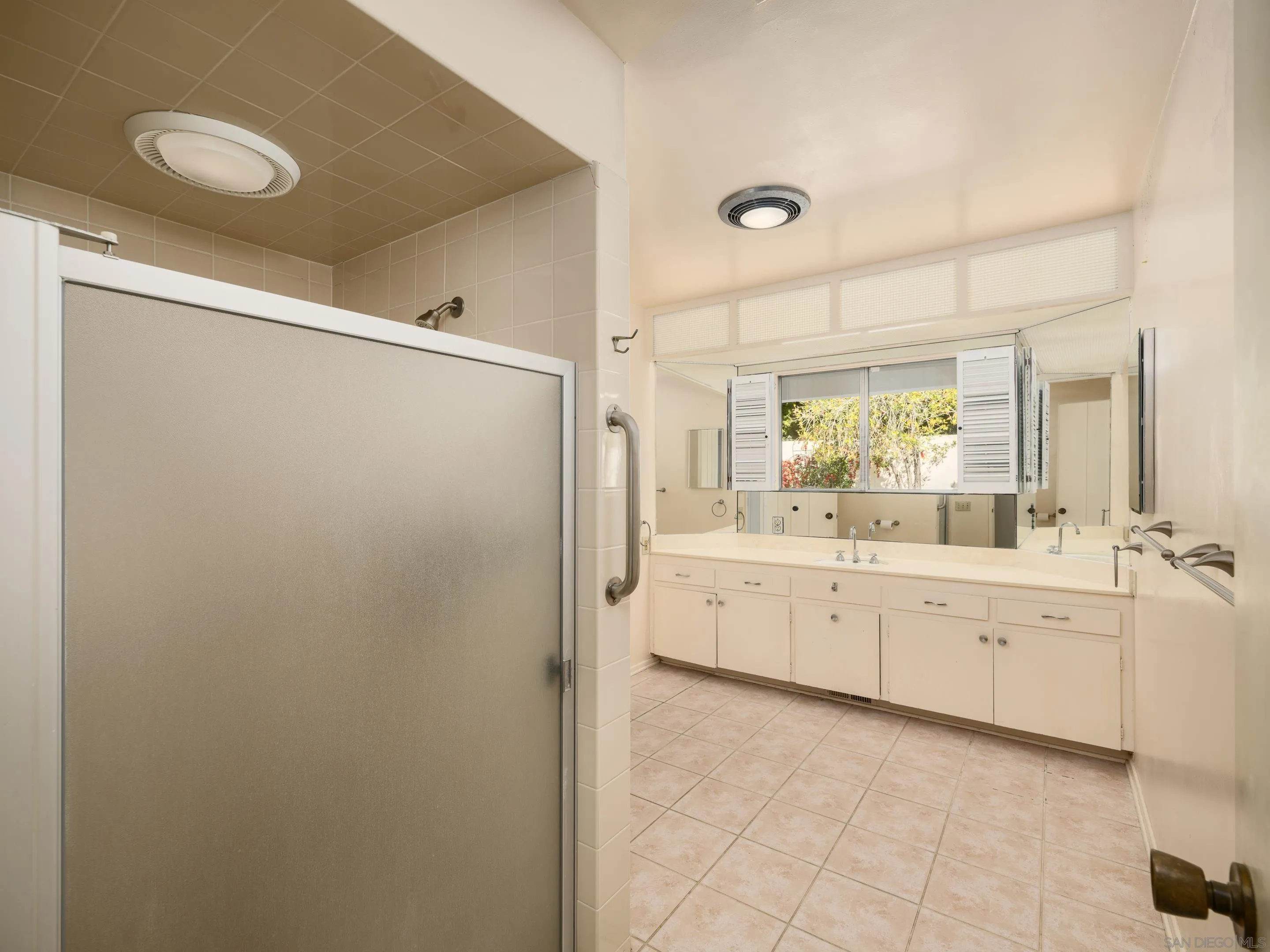 2586 Calle Del Oro