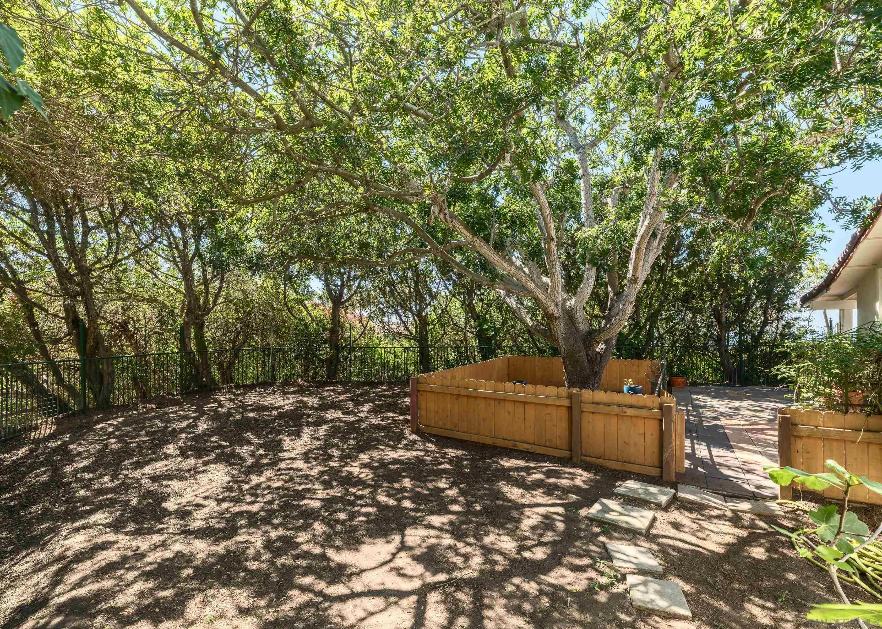 2586 Calle Del Oro