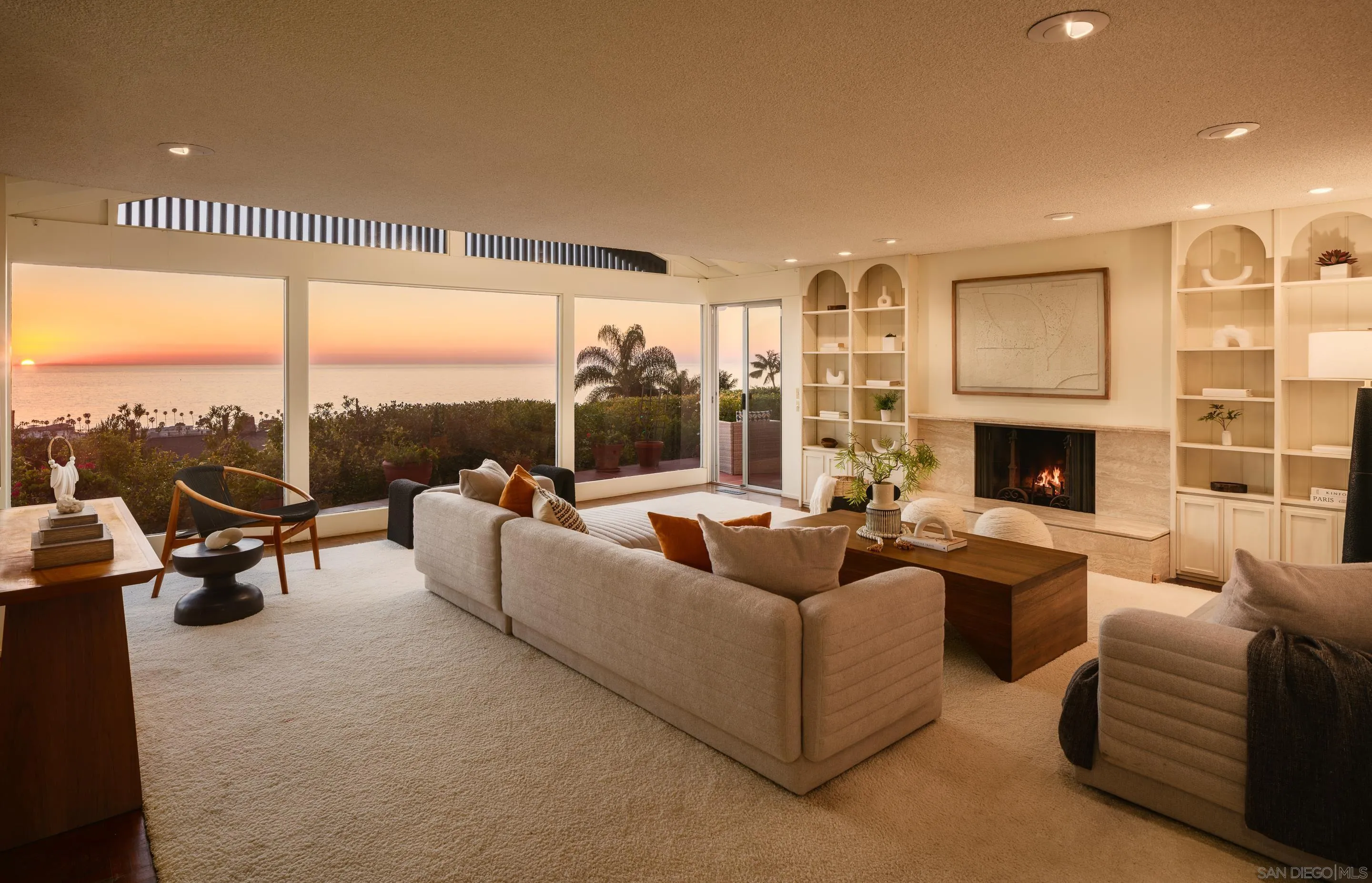 2586 Calle Del Oro