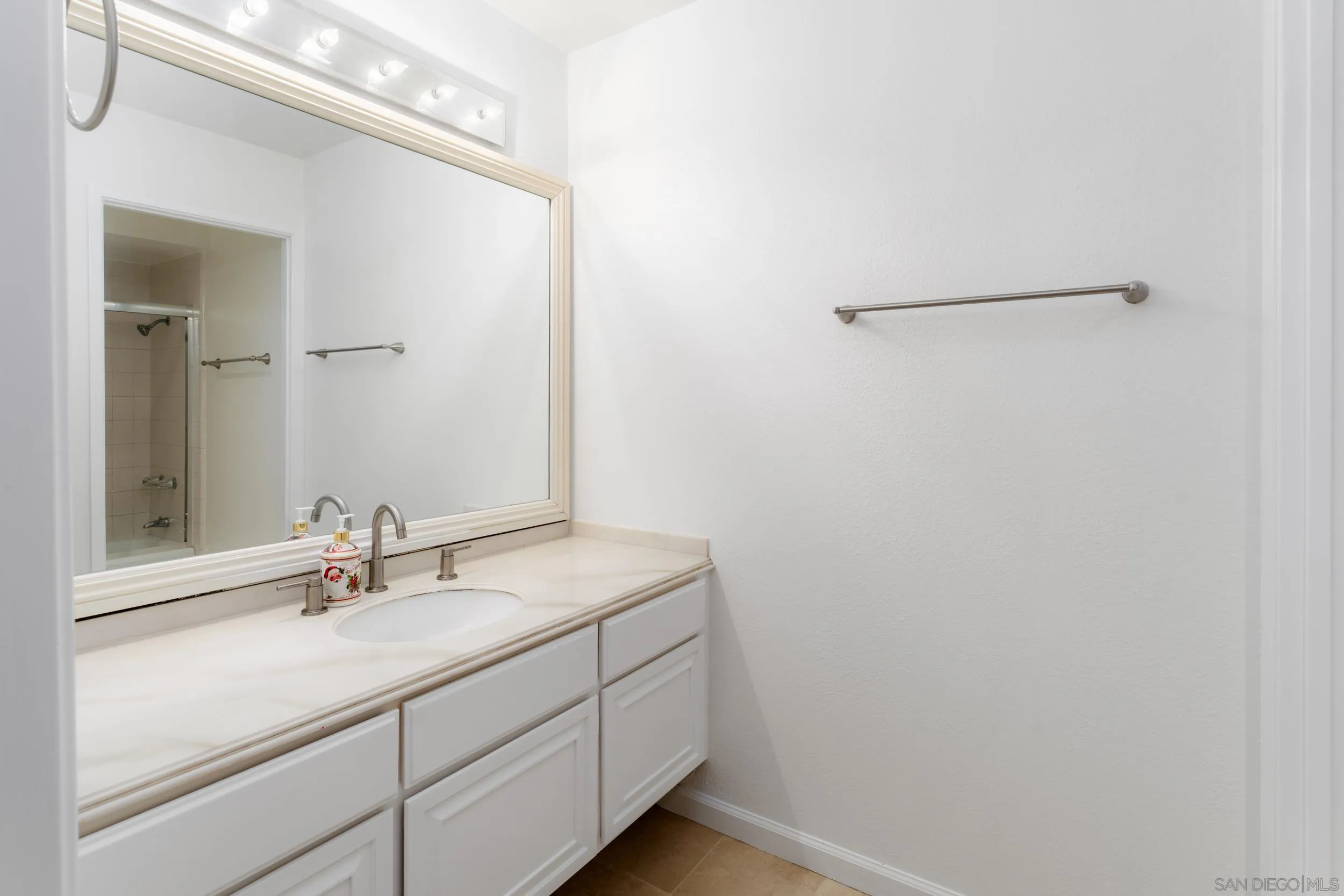 2575 Caminito Muirfield