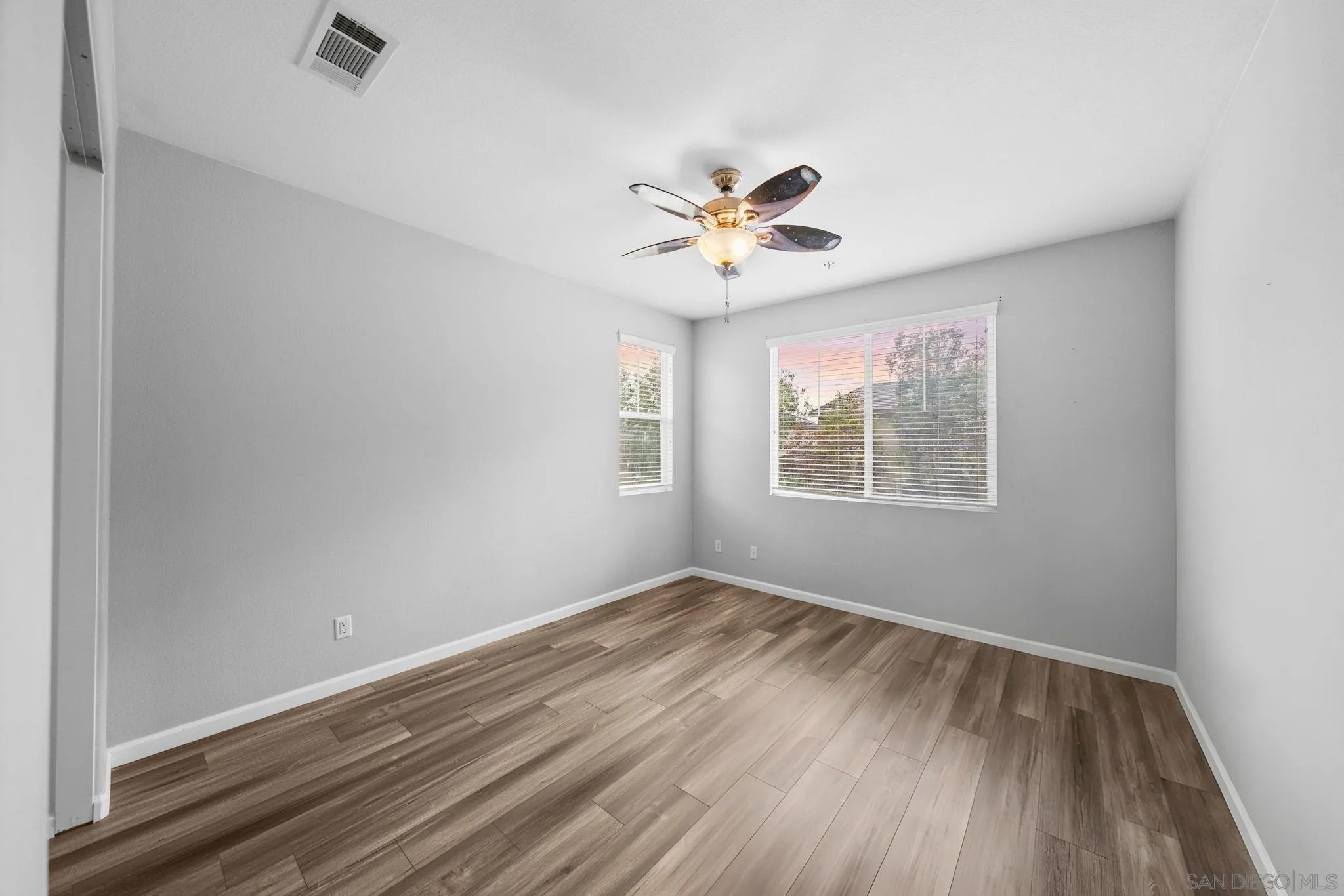 30243 Lamplighter