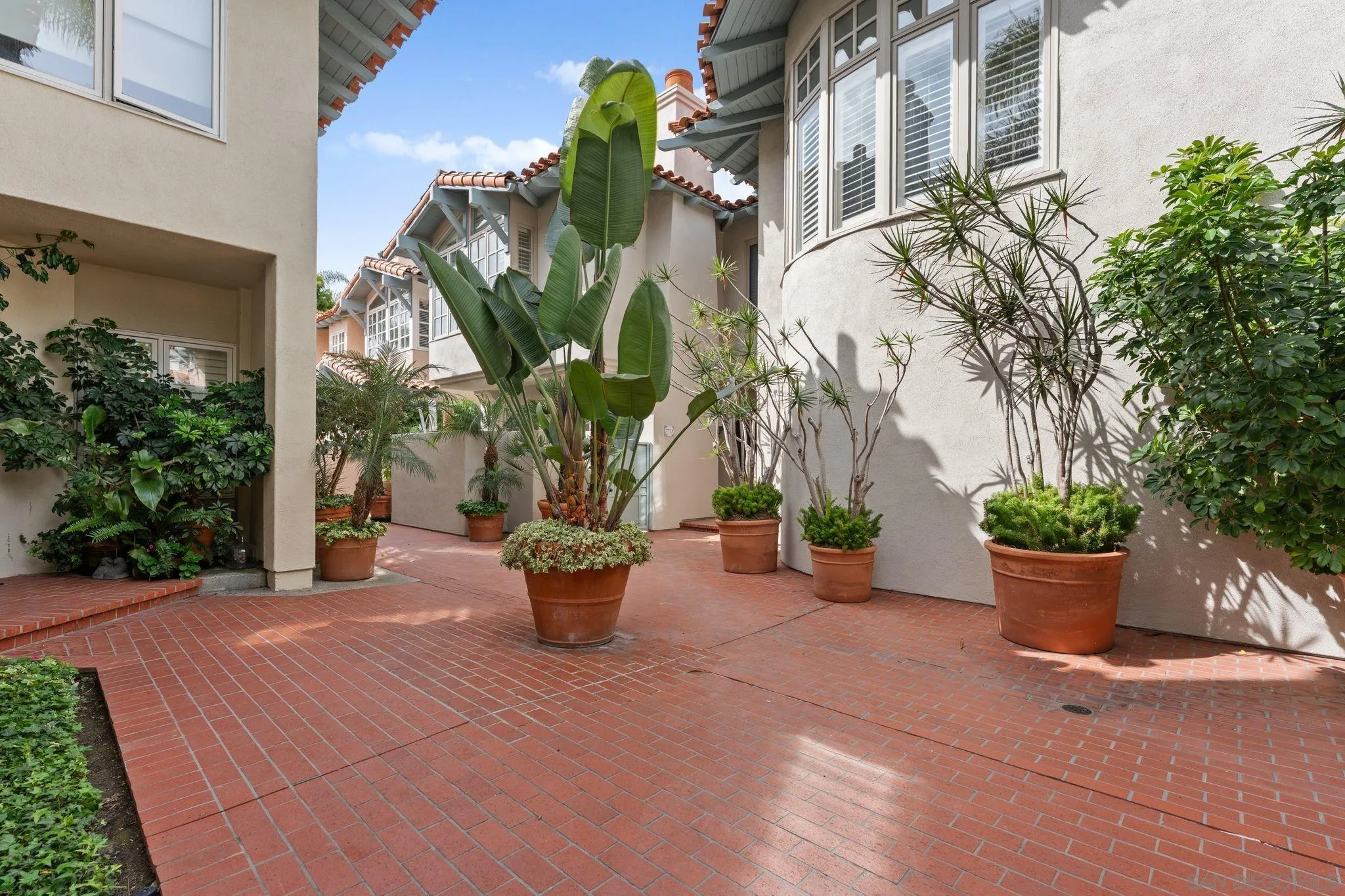 7713 Ivanhoe Ave.