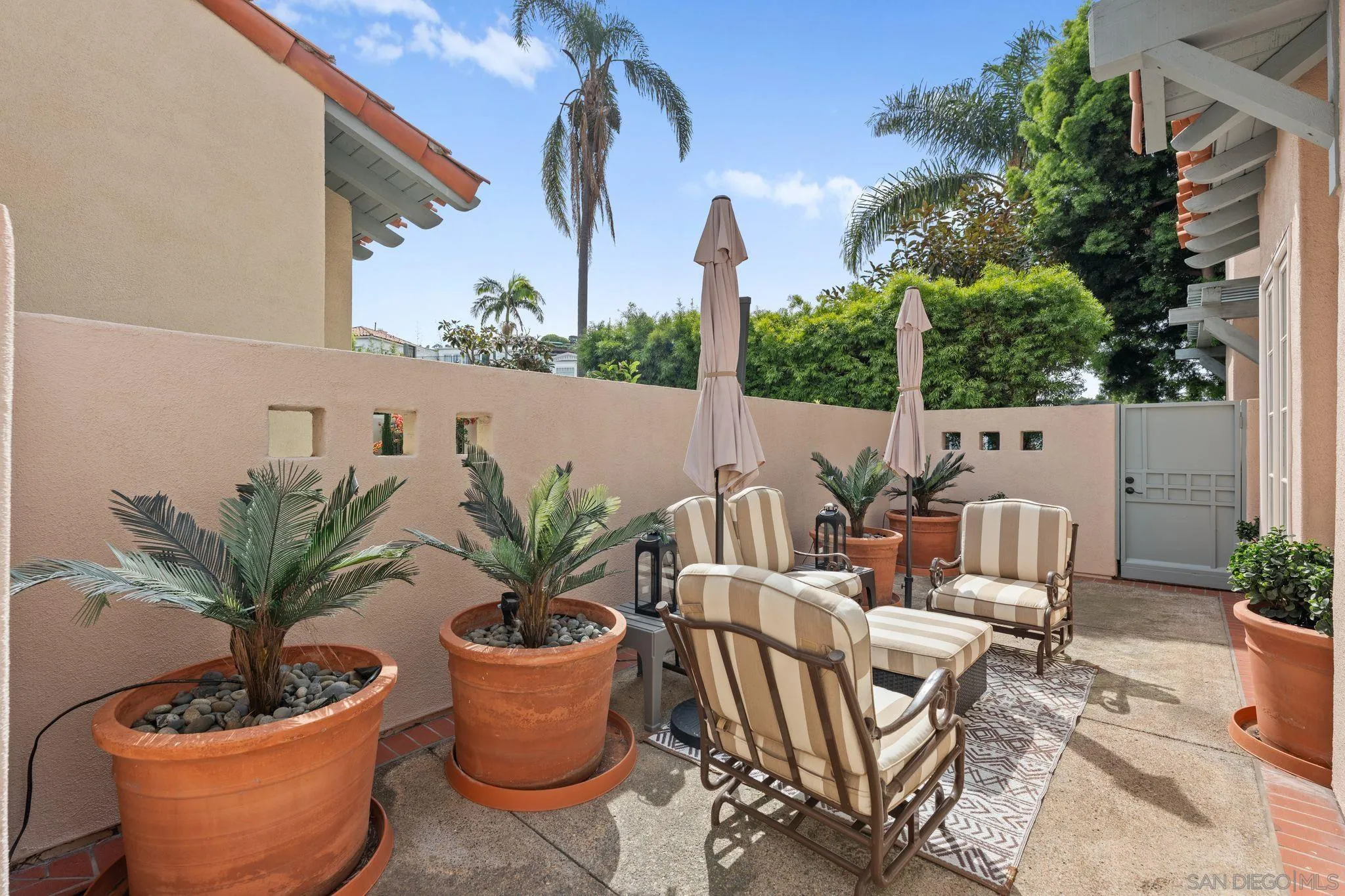 7713 Ivanhoe Ave.
