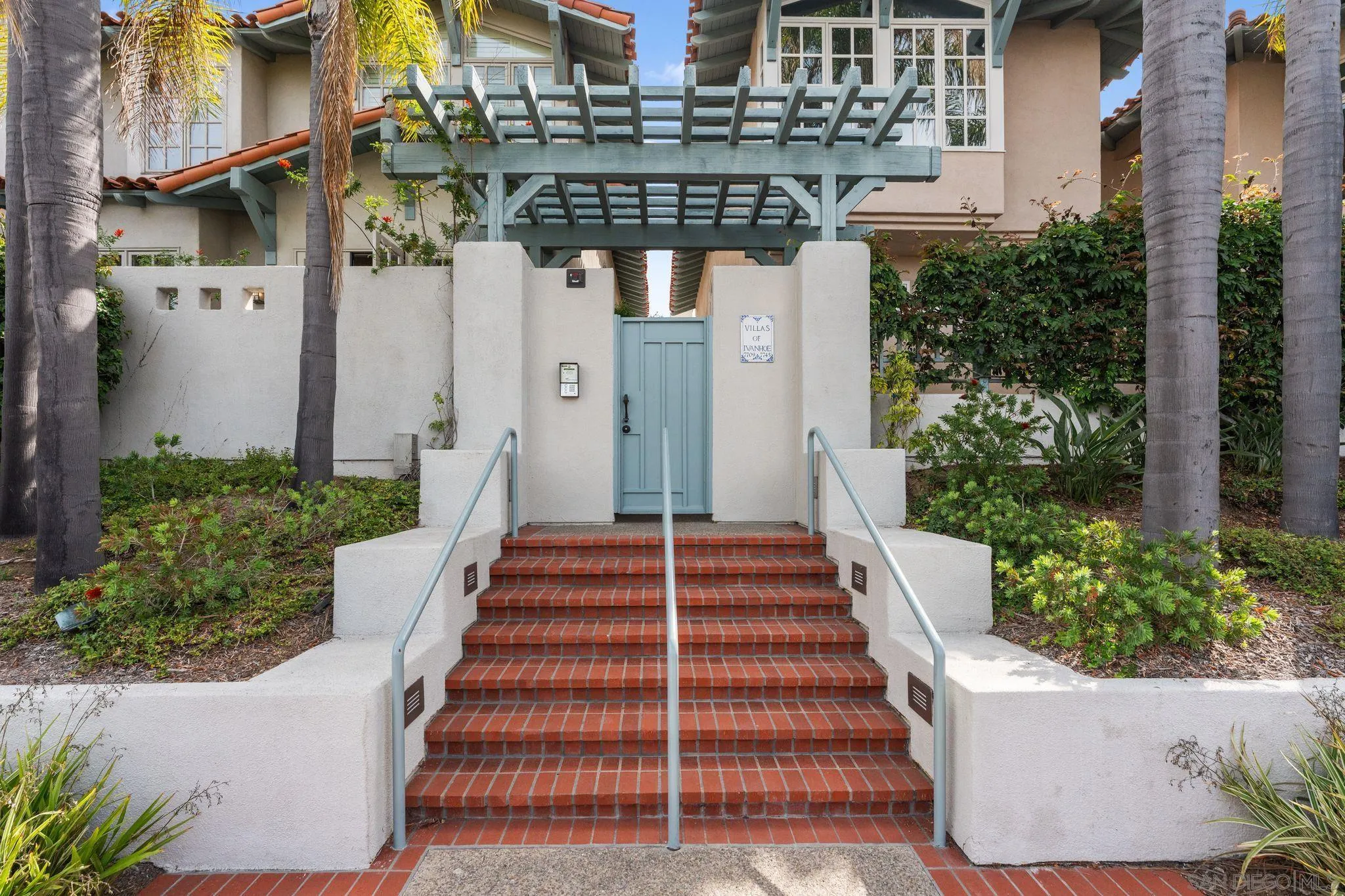 7713 Ivanhoe Ave.