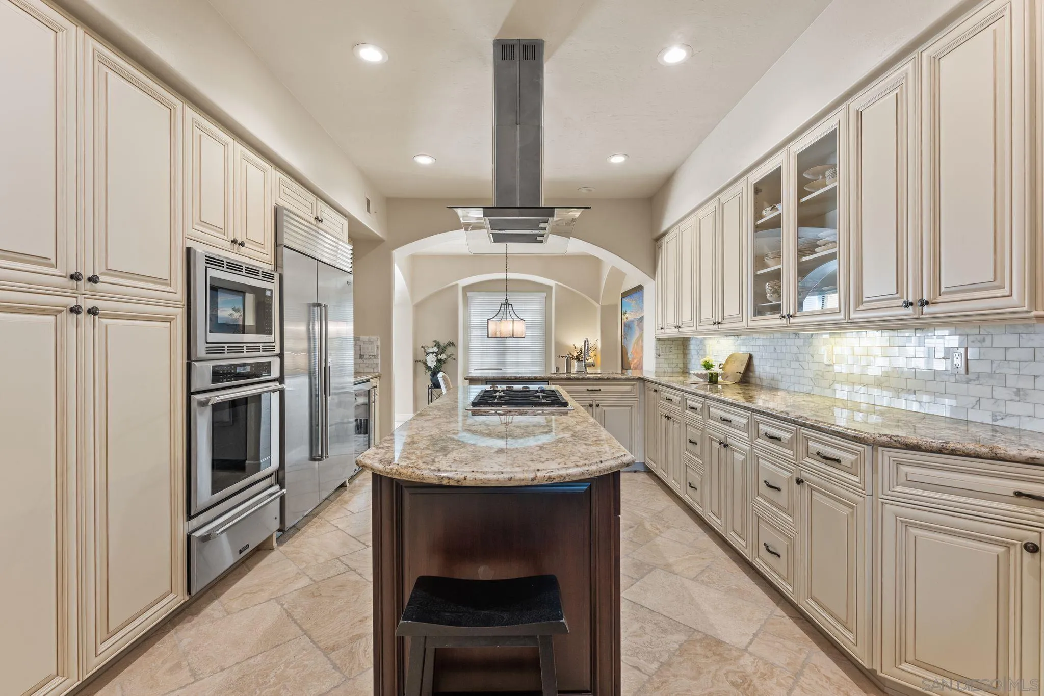 7713 Ivanhoe Ave.