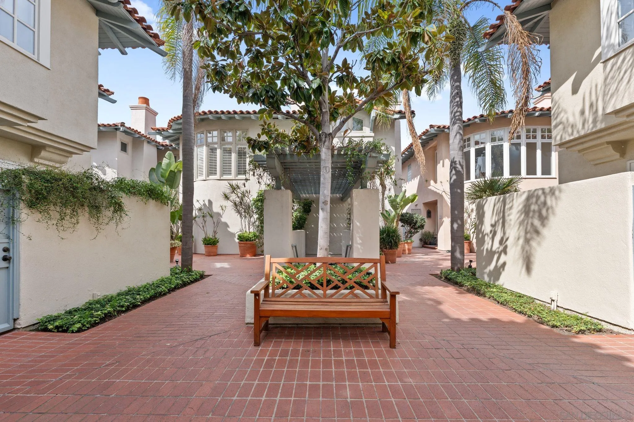 7713 Ivanhoe Ave.