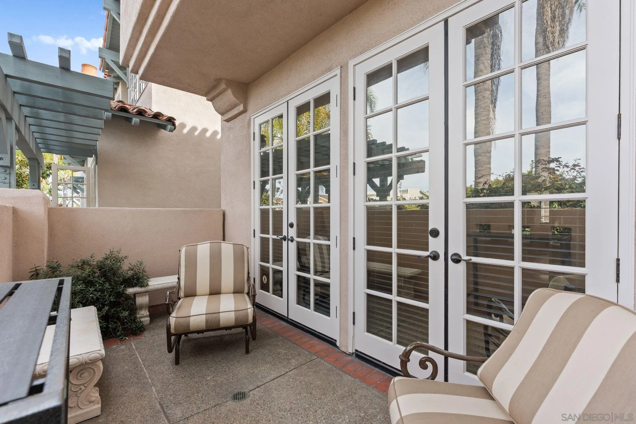 7713 Ivanhoe Ave.