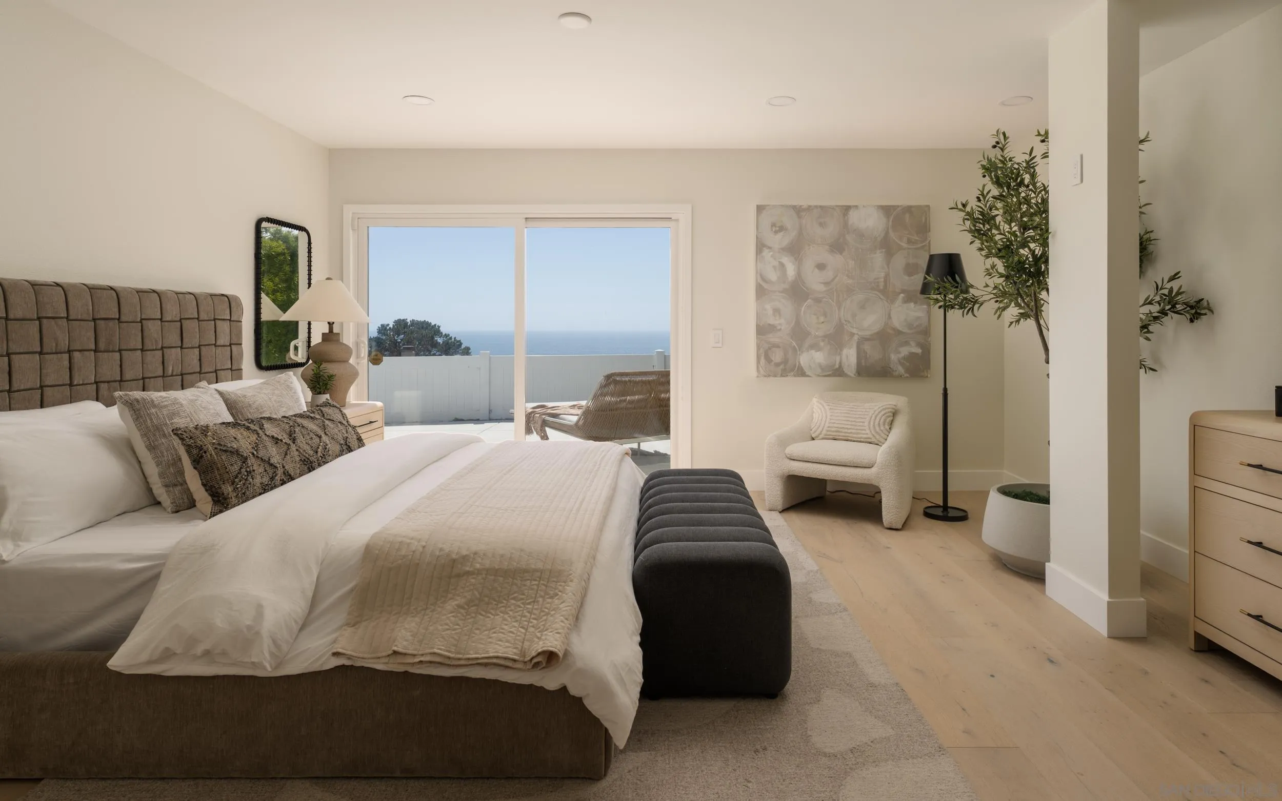 2206 Place Monaco