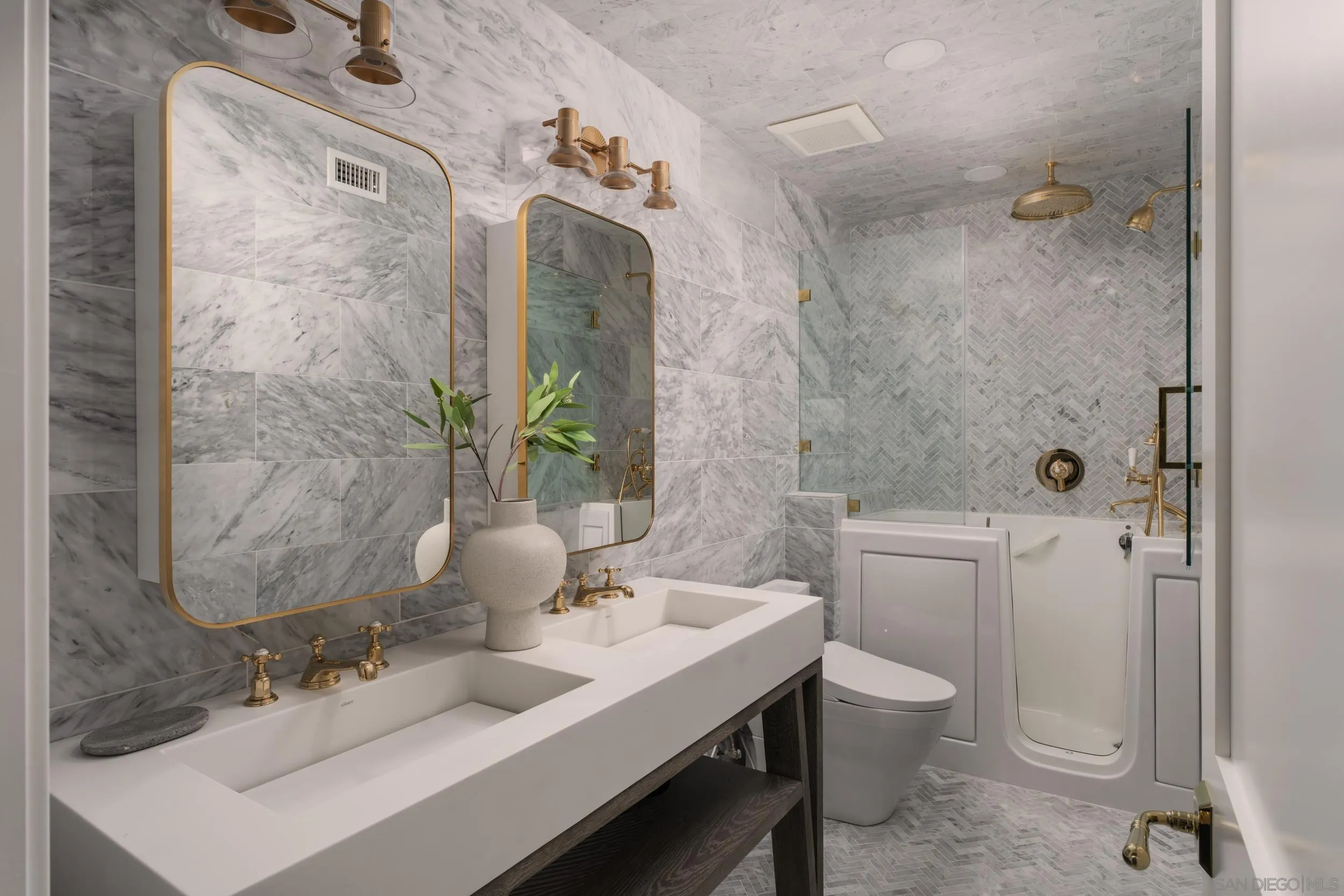 2206 Place Monaco