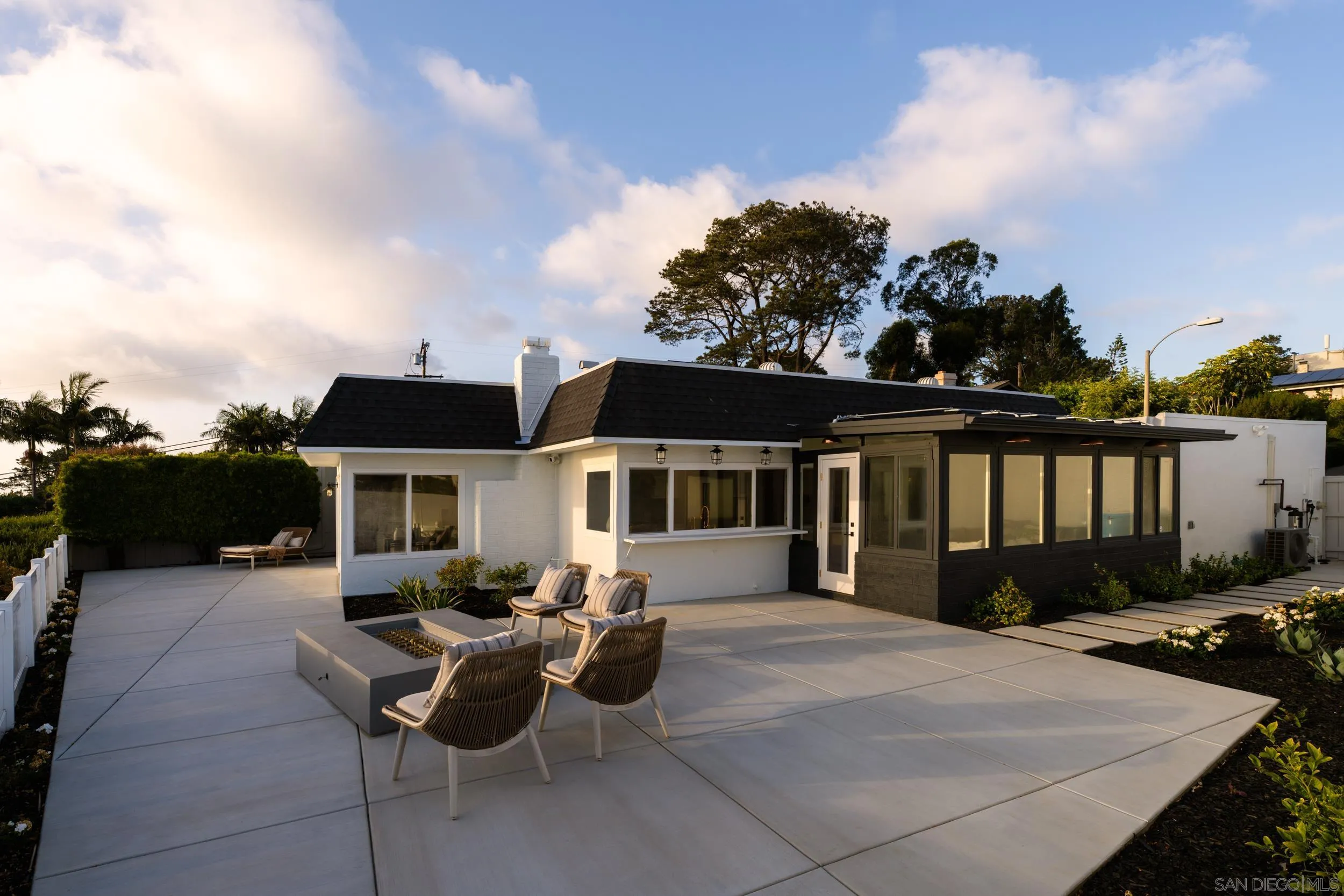 2206 Place Monaco