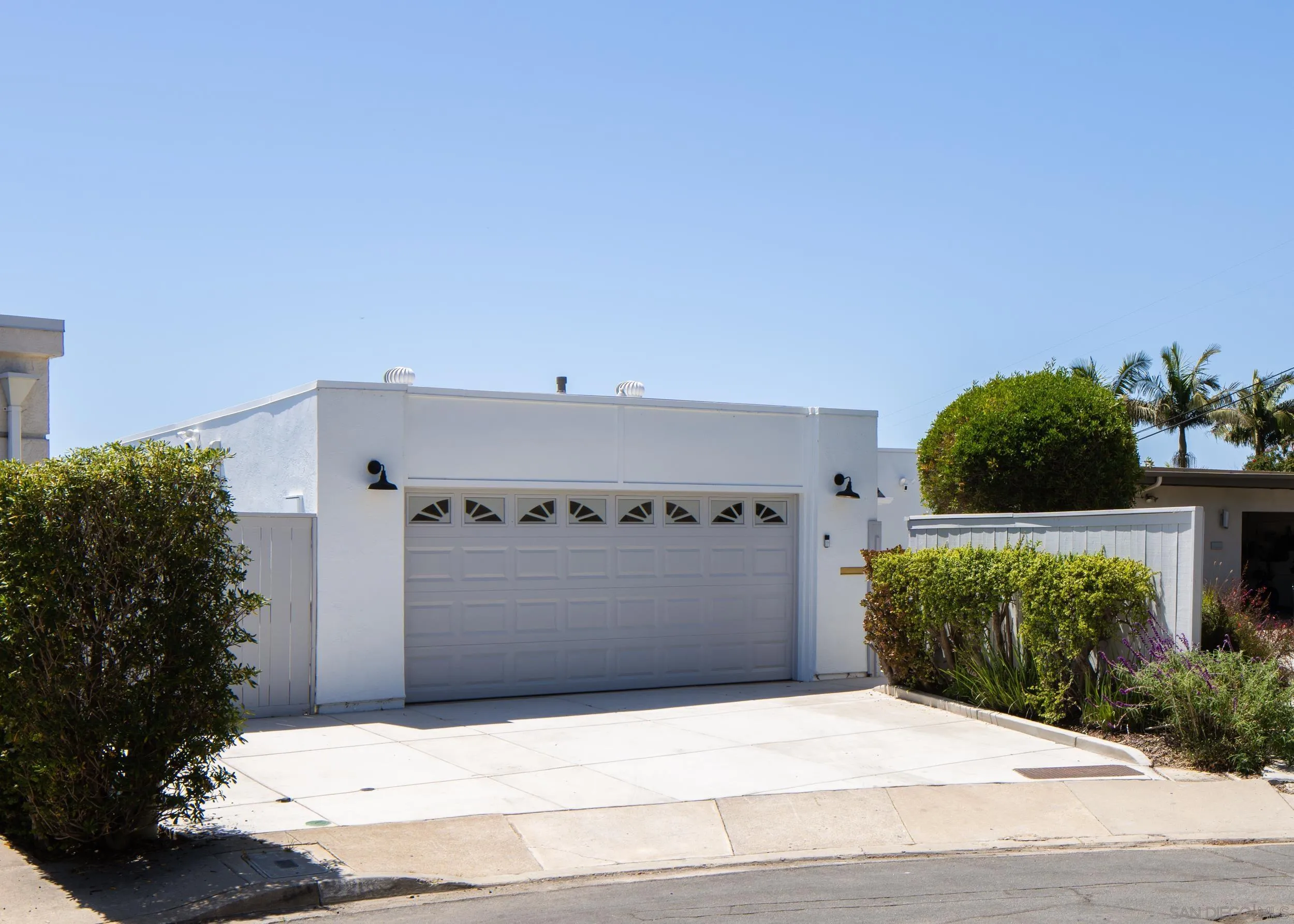 2206 Place Monaco
