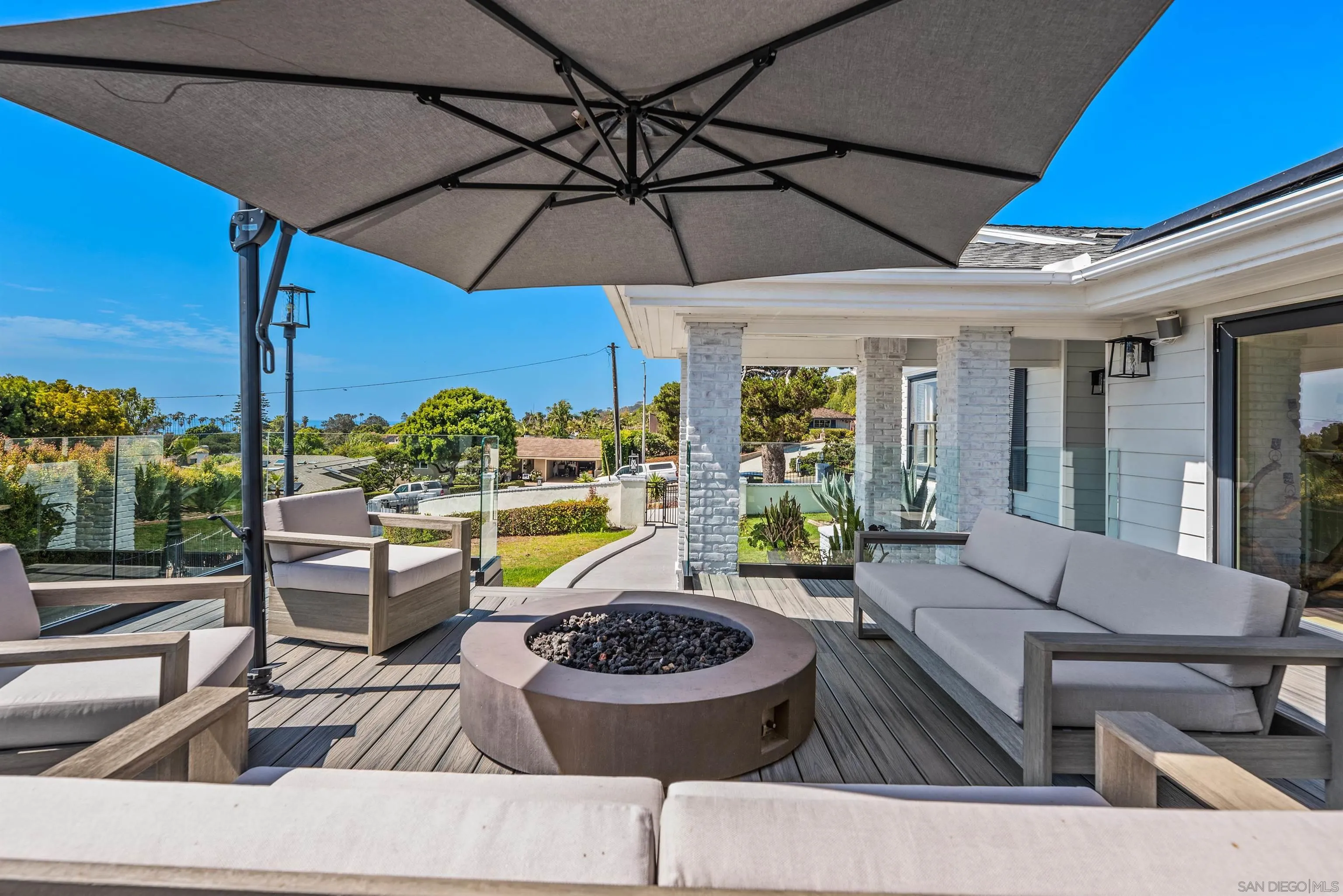 2363 Avenida De La Playa
