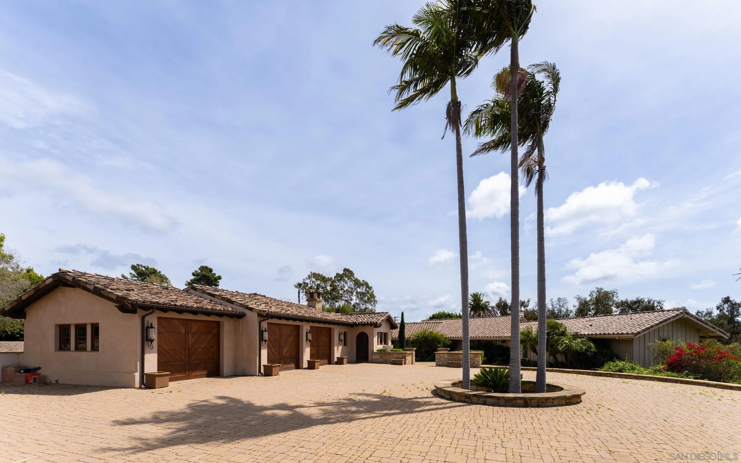 6858 Las Colinas