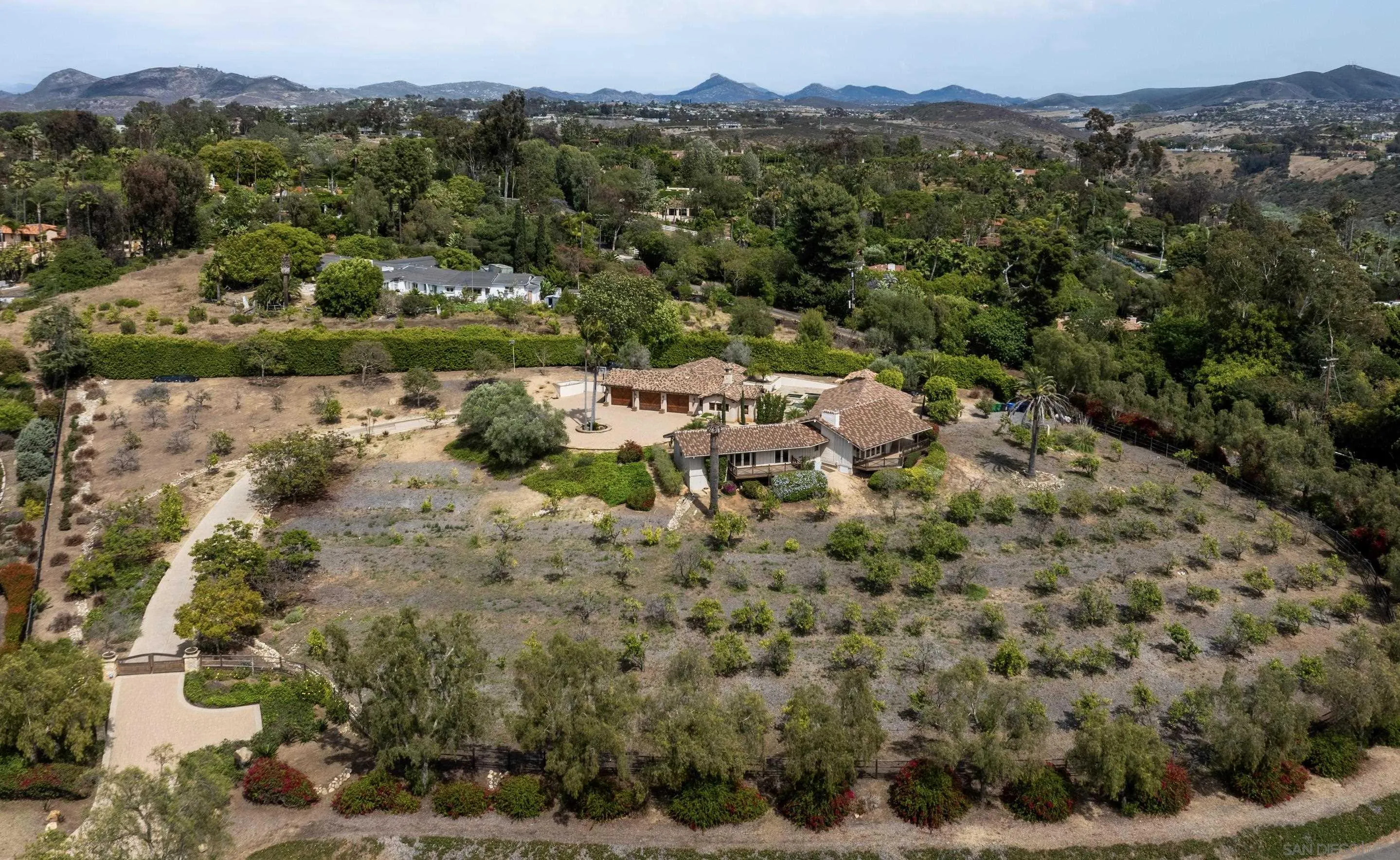 6858 Las Colinas