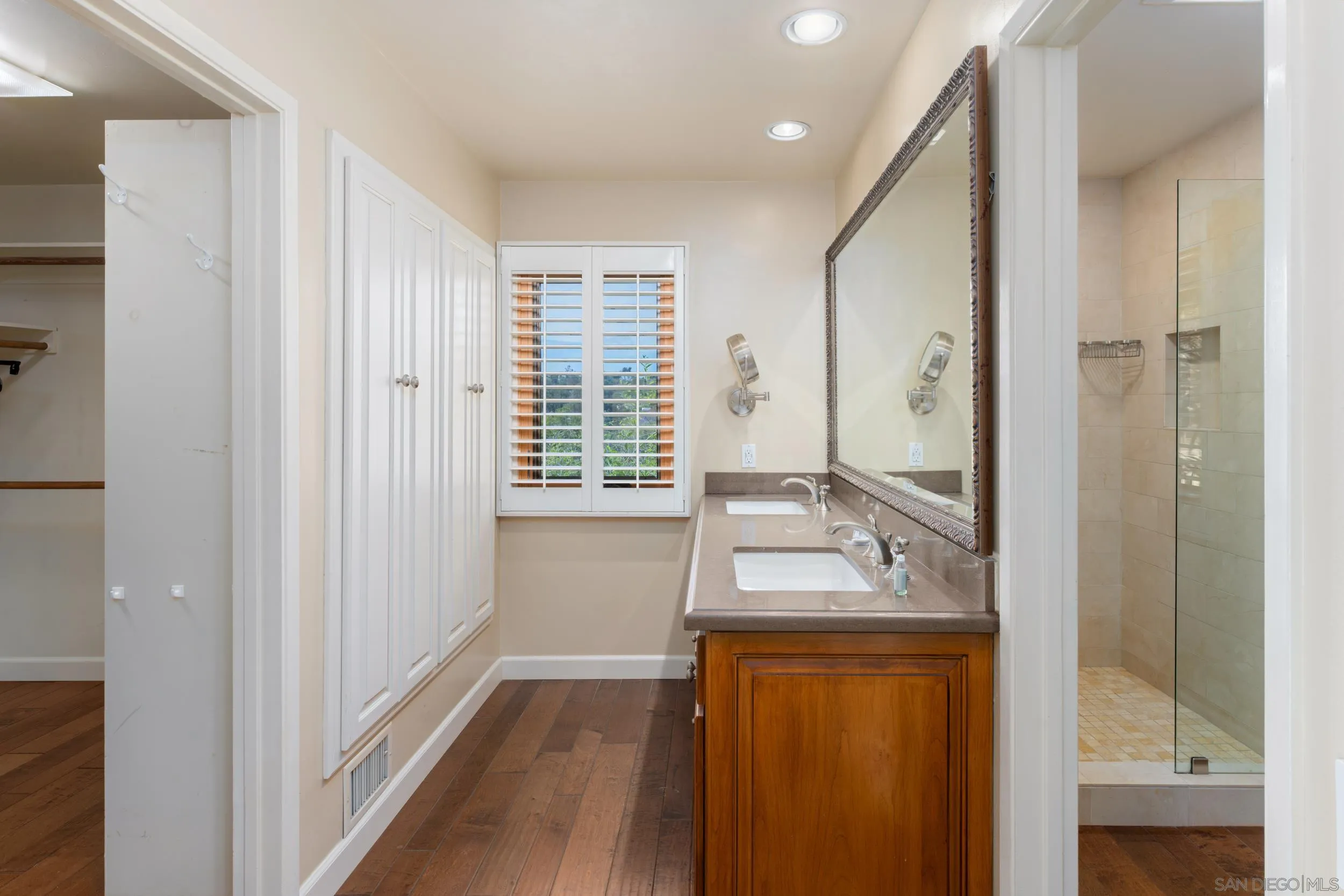 6858 Las Colinas