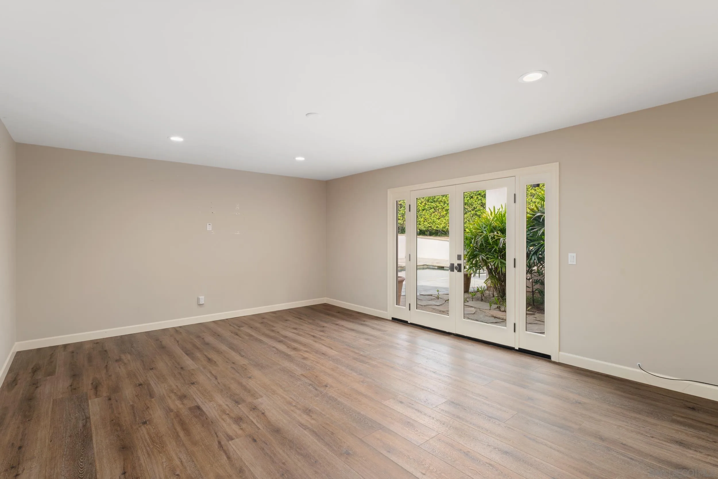 6858 Las Colinas