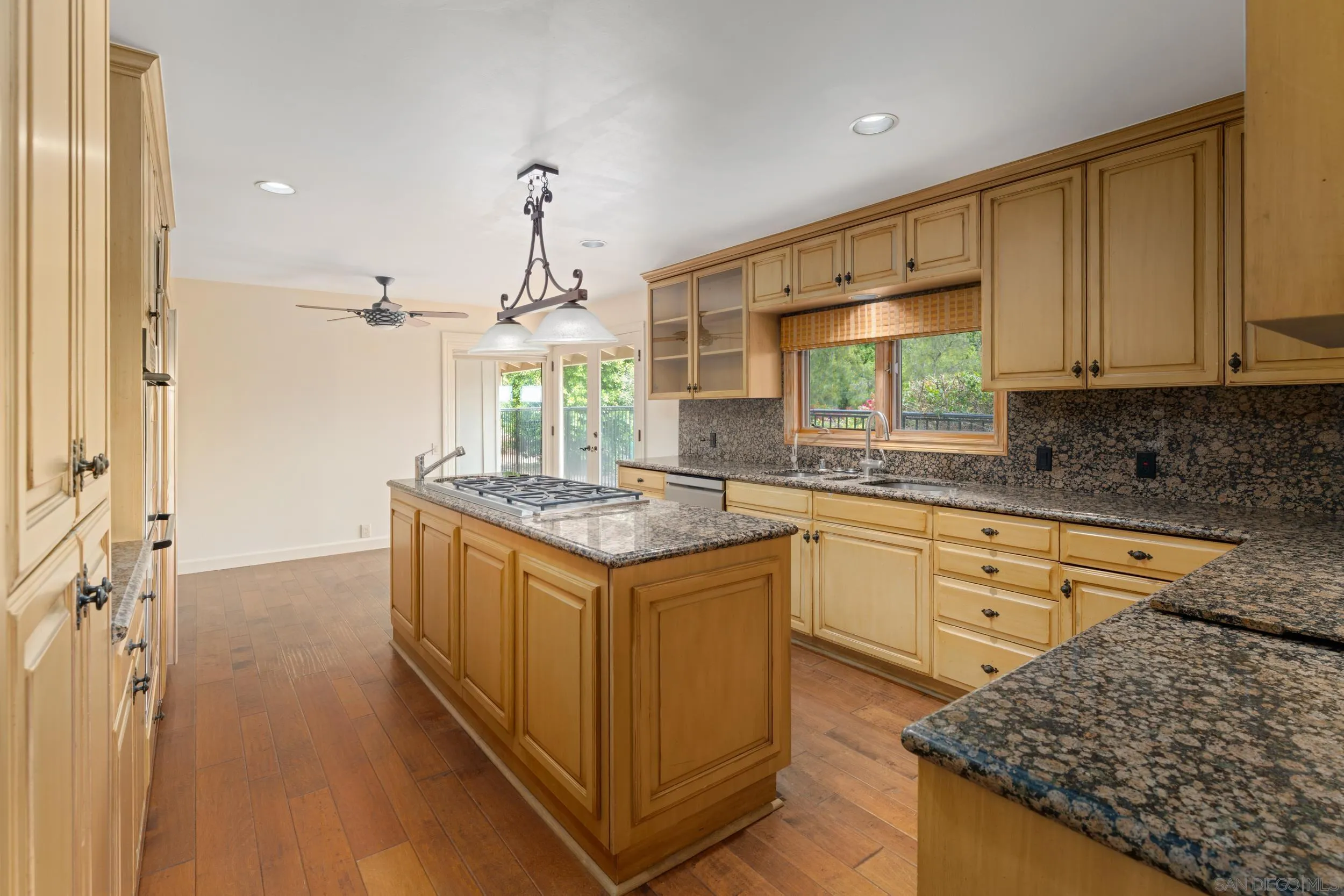 6858 Las Colinas