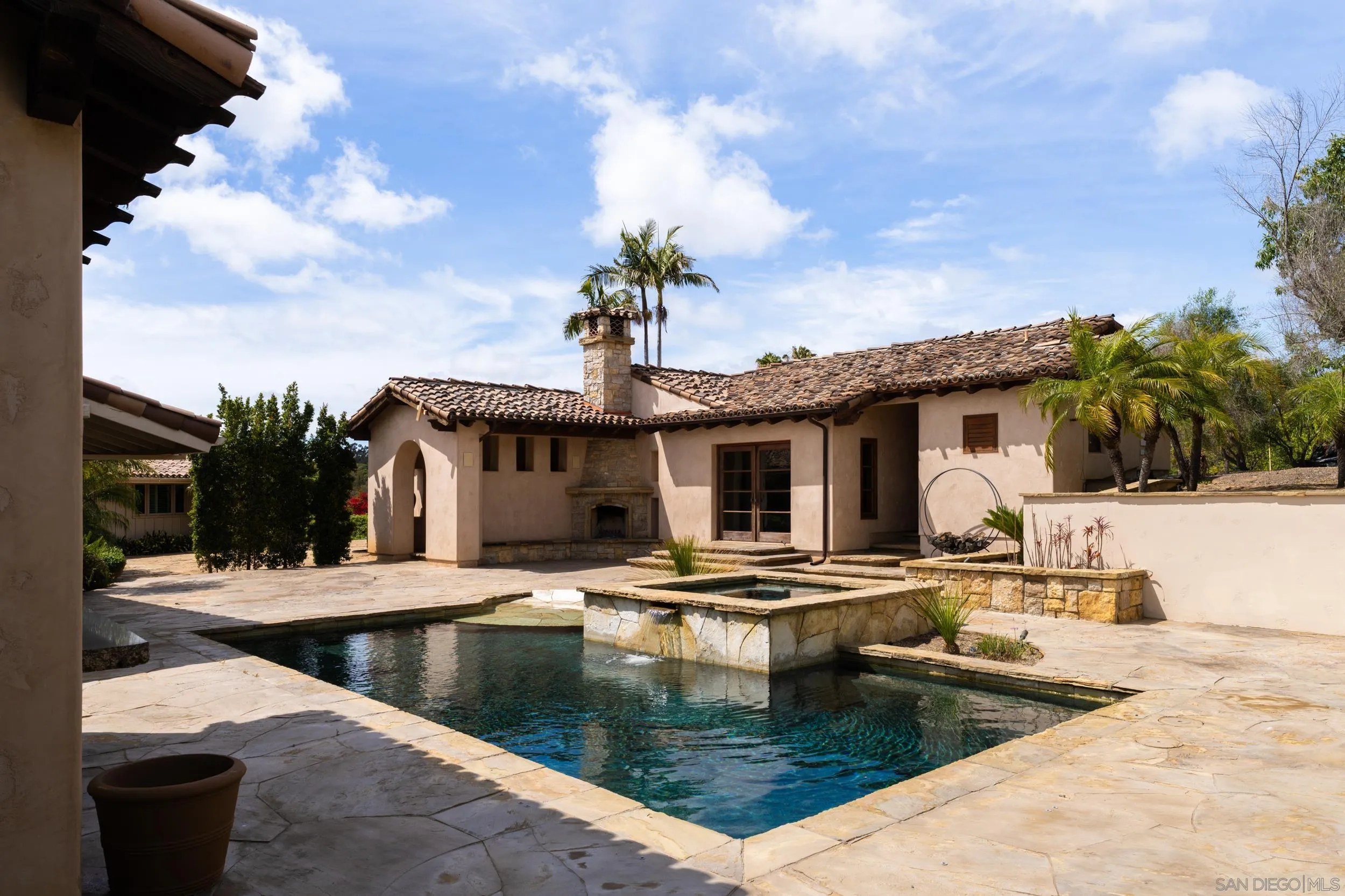6858 Las Colinas