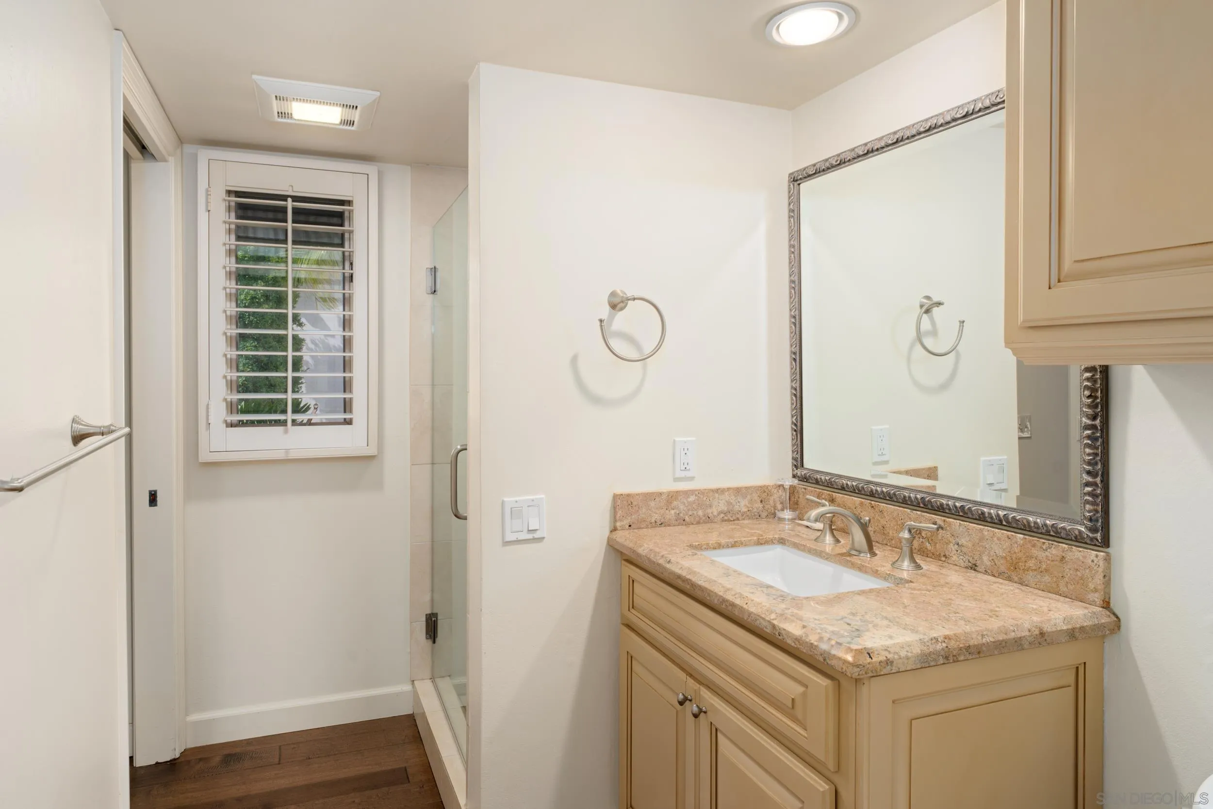 6858 Las Colinas