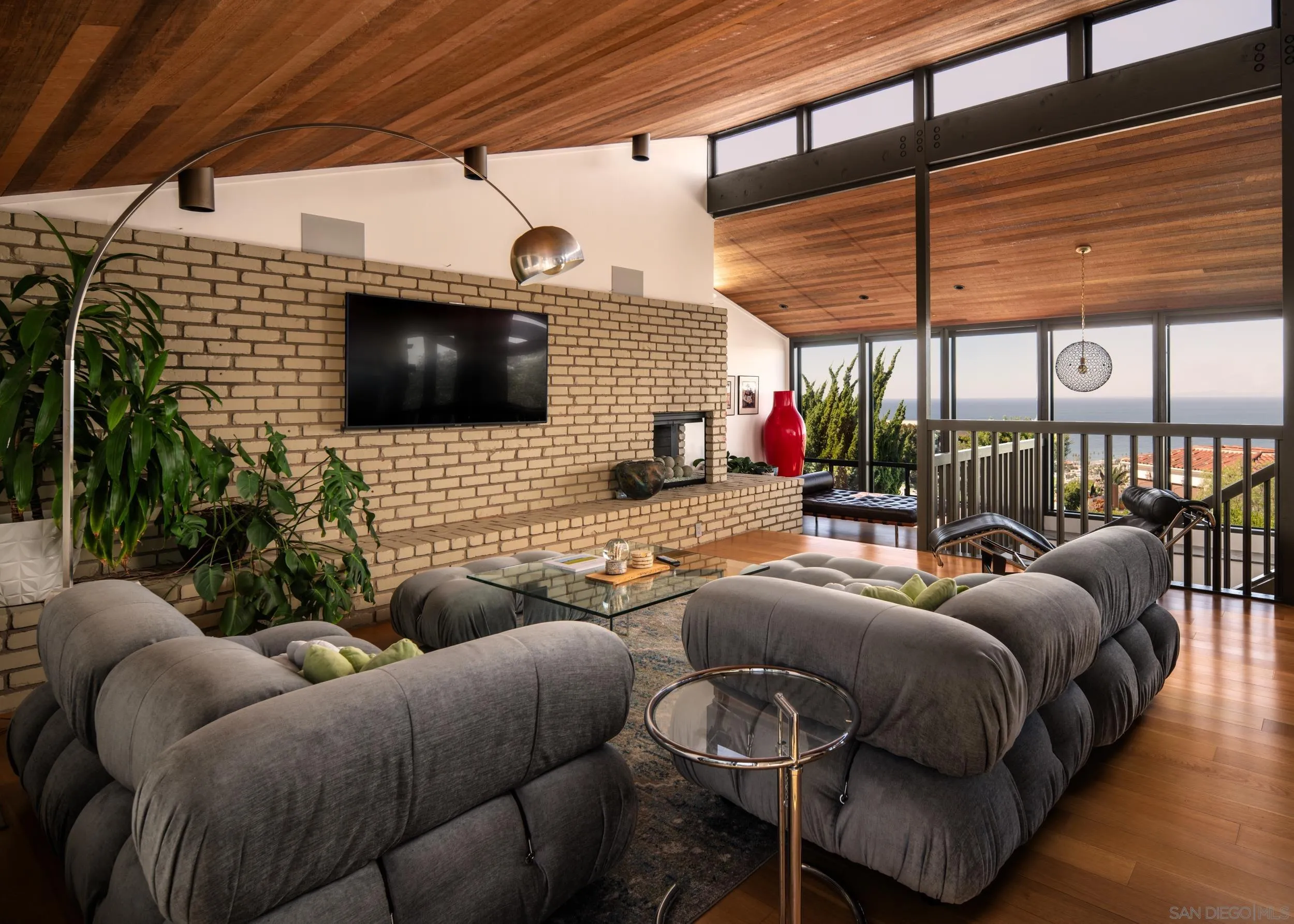 2551 Via Viesta