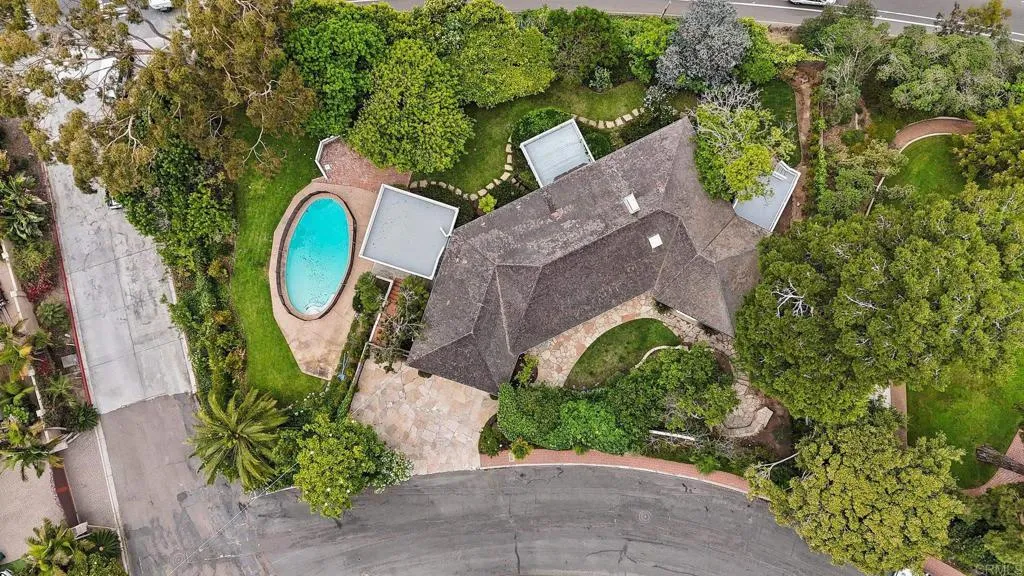 7851 Hillside Drive