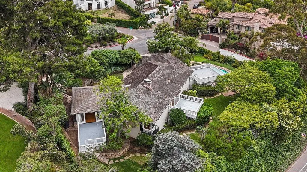 7851 Hillside Drive