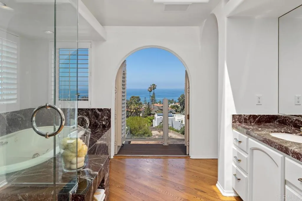 1420 La Jolla Knoll