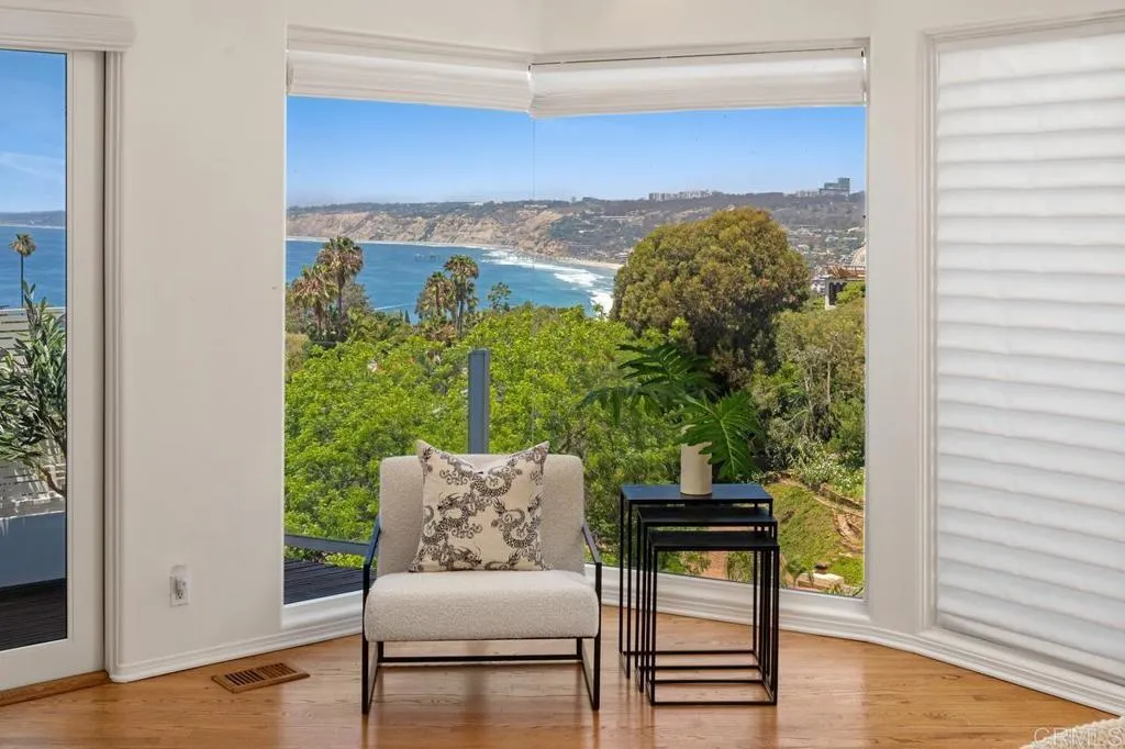 1420 La Jolla Knoll