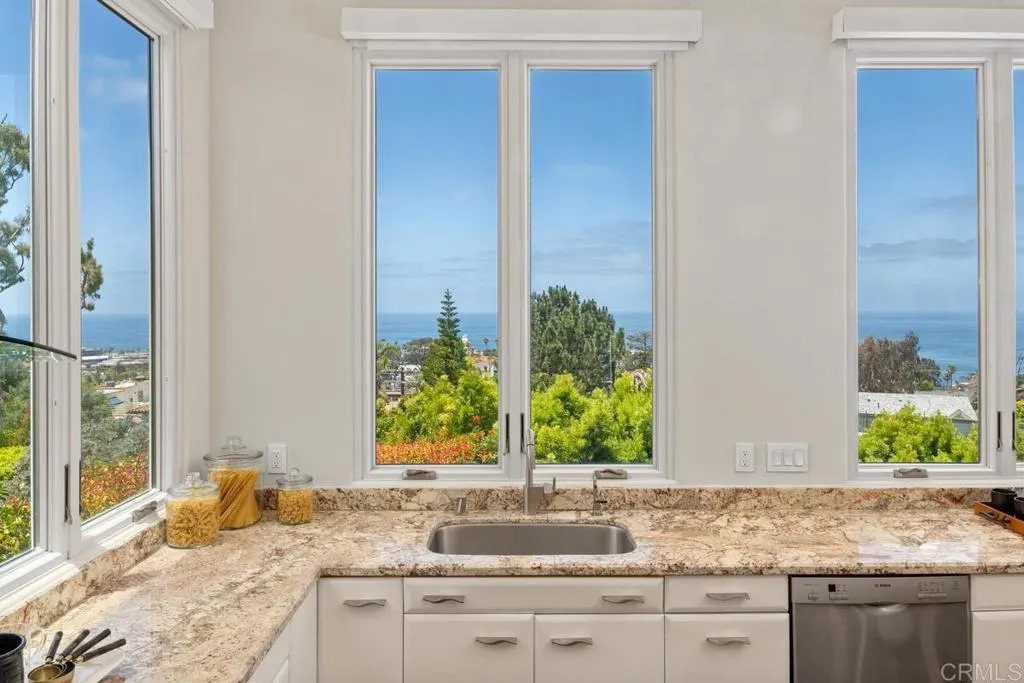 1420 La Jolla Knoll
