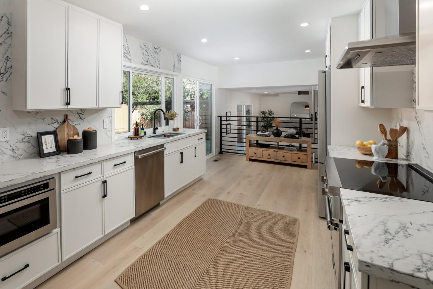 3935 Wellington Square