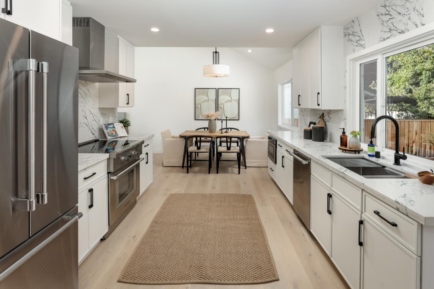 3935 Wellington Square