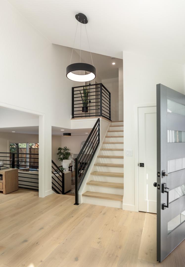 3935 Wellington Square