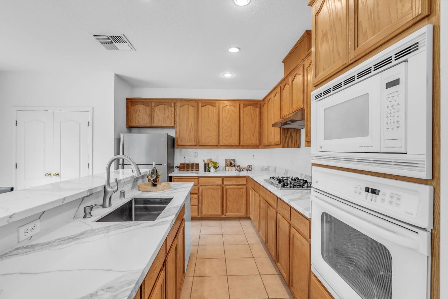 2527 Cambridge Drive