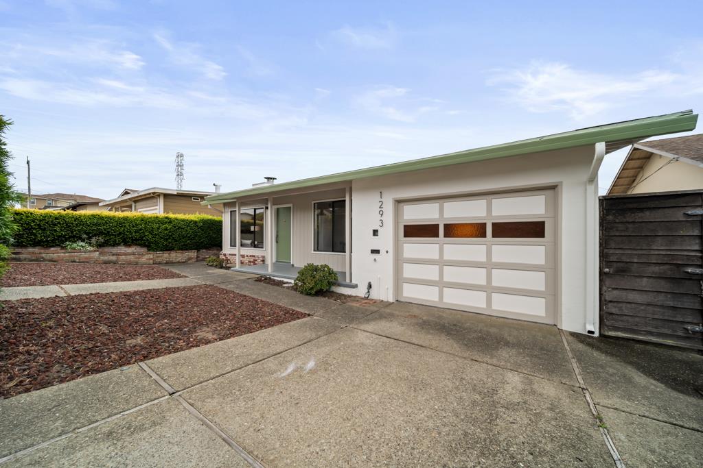 1293 Baywood Avenue