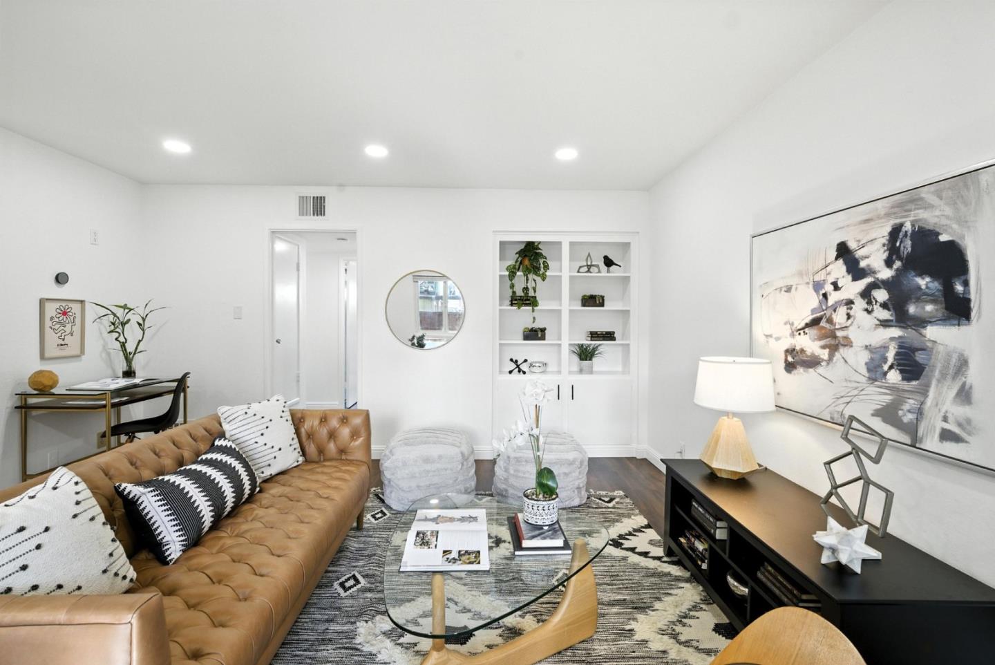 3015 Los Prados Street 114