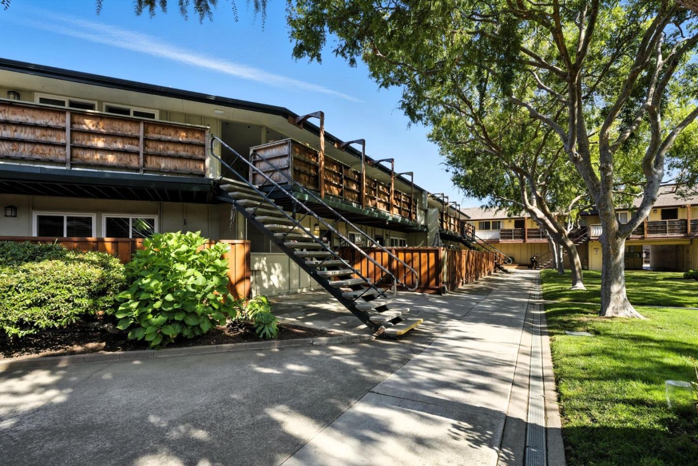 3015 Los Prados Street 114