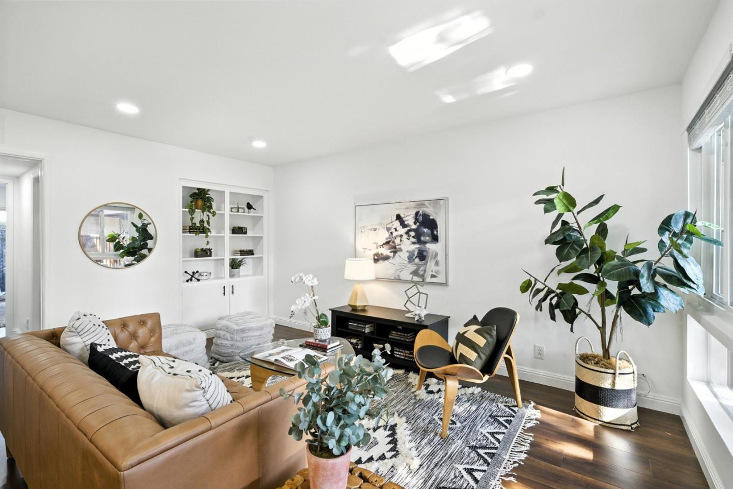 3015 Los Prados Street 114