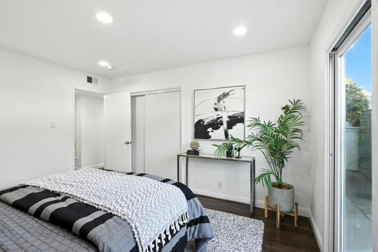 3015 Los Prados Street 114