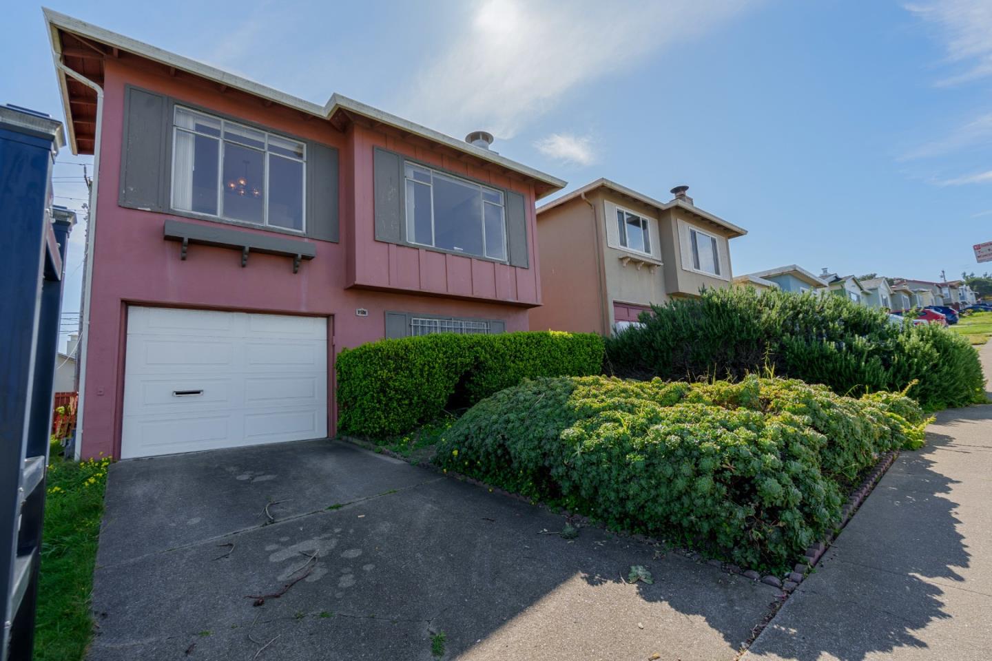 305 Lakeshire Drive