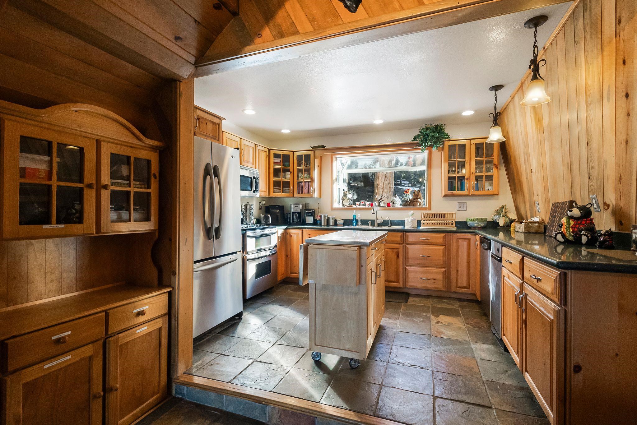 614 W Mountain Ridge Road