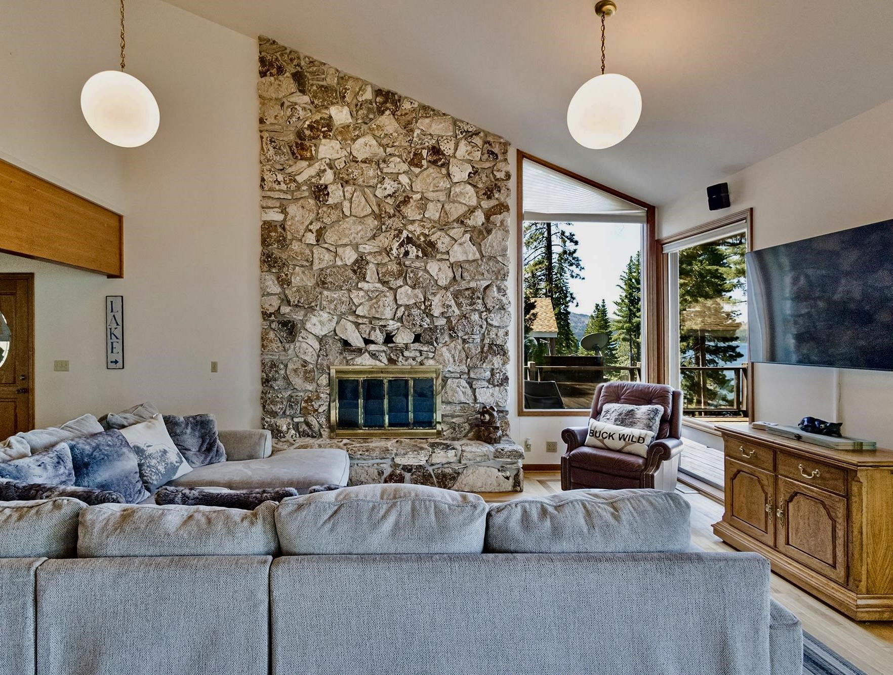 903 Lassen View Drive