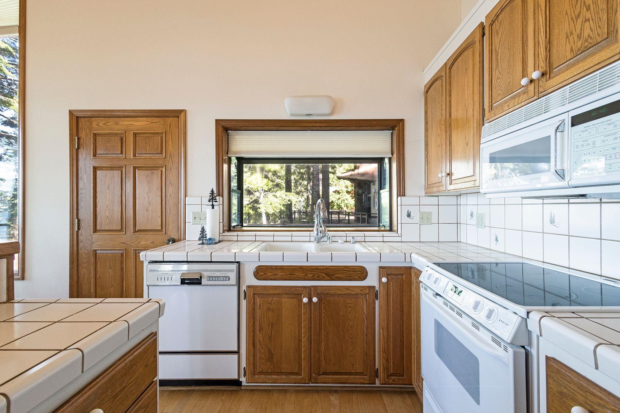 903 Lassen View Drive