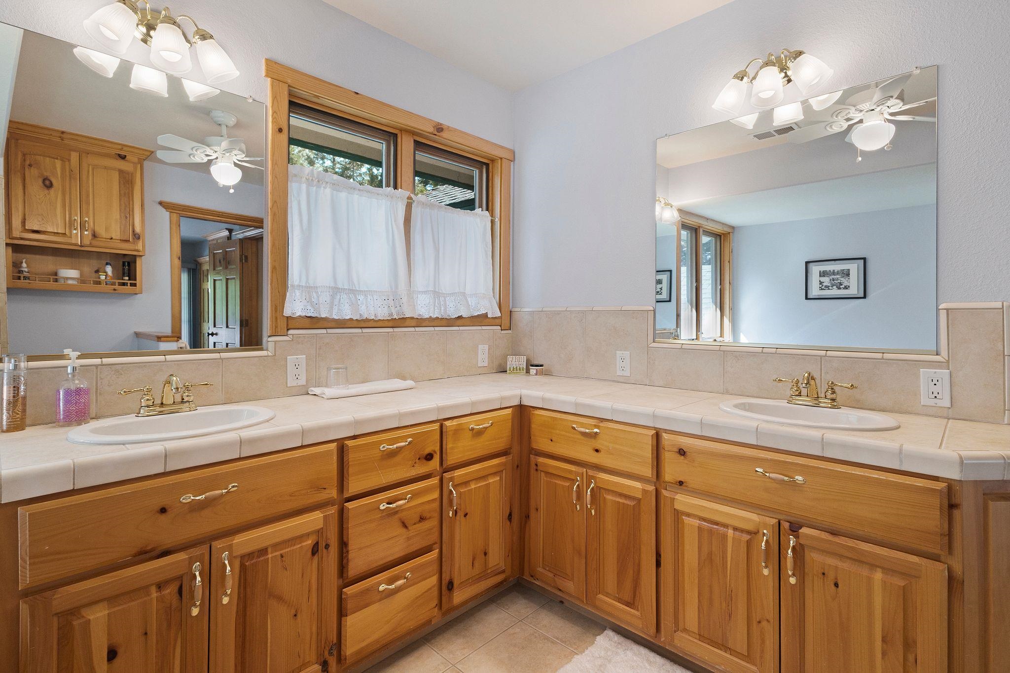 104 Top of the West Drive Unit: 102 Top of the West Drive