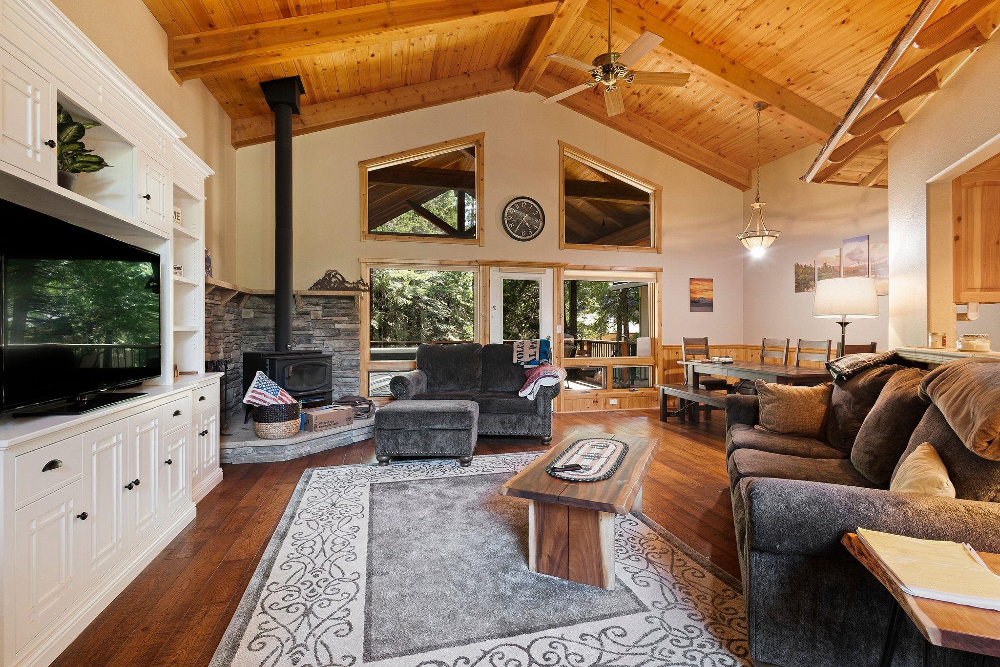 104 Top of the West Drive Unit: 102 Top of the West Drive